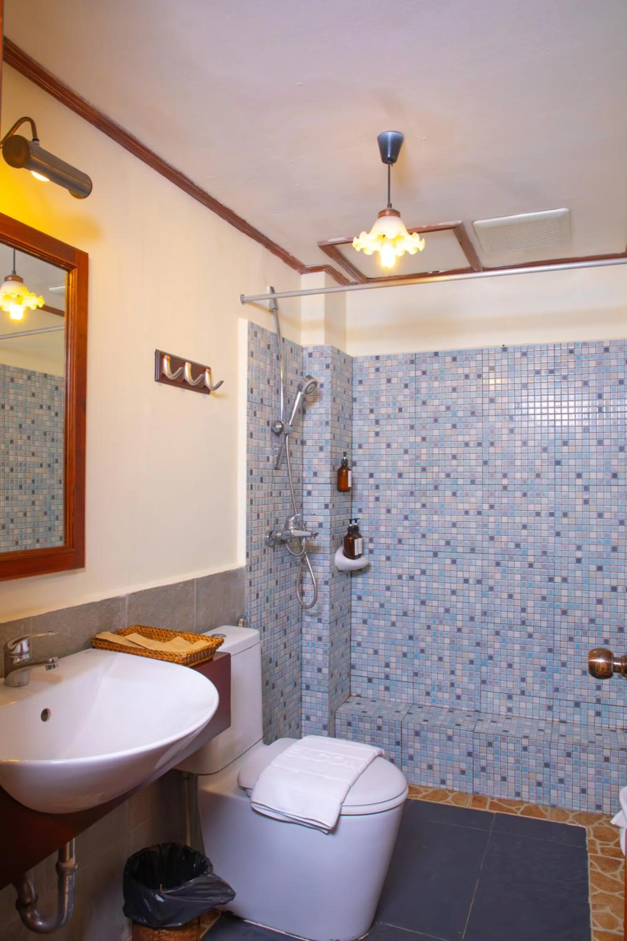 Shower in Phongsavath Boutique Hotel