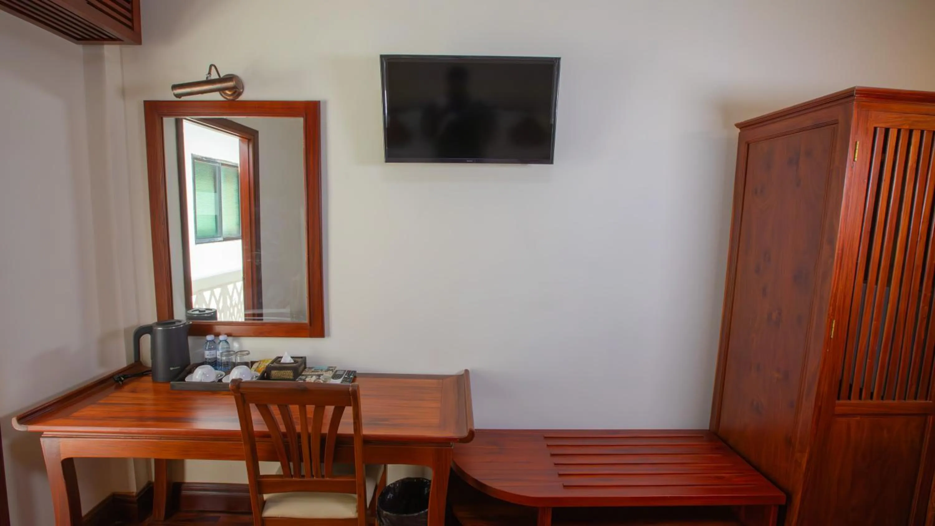 TV and multimedia in Phongsavath Boutique Hotel