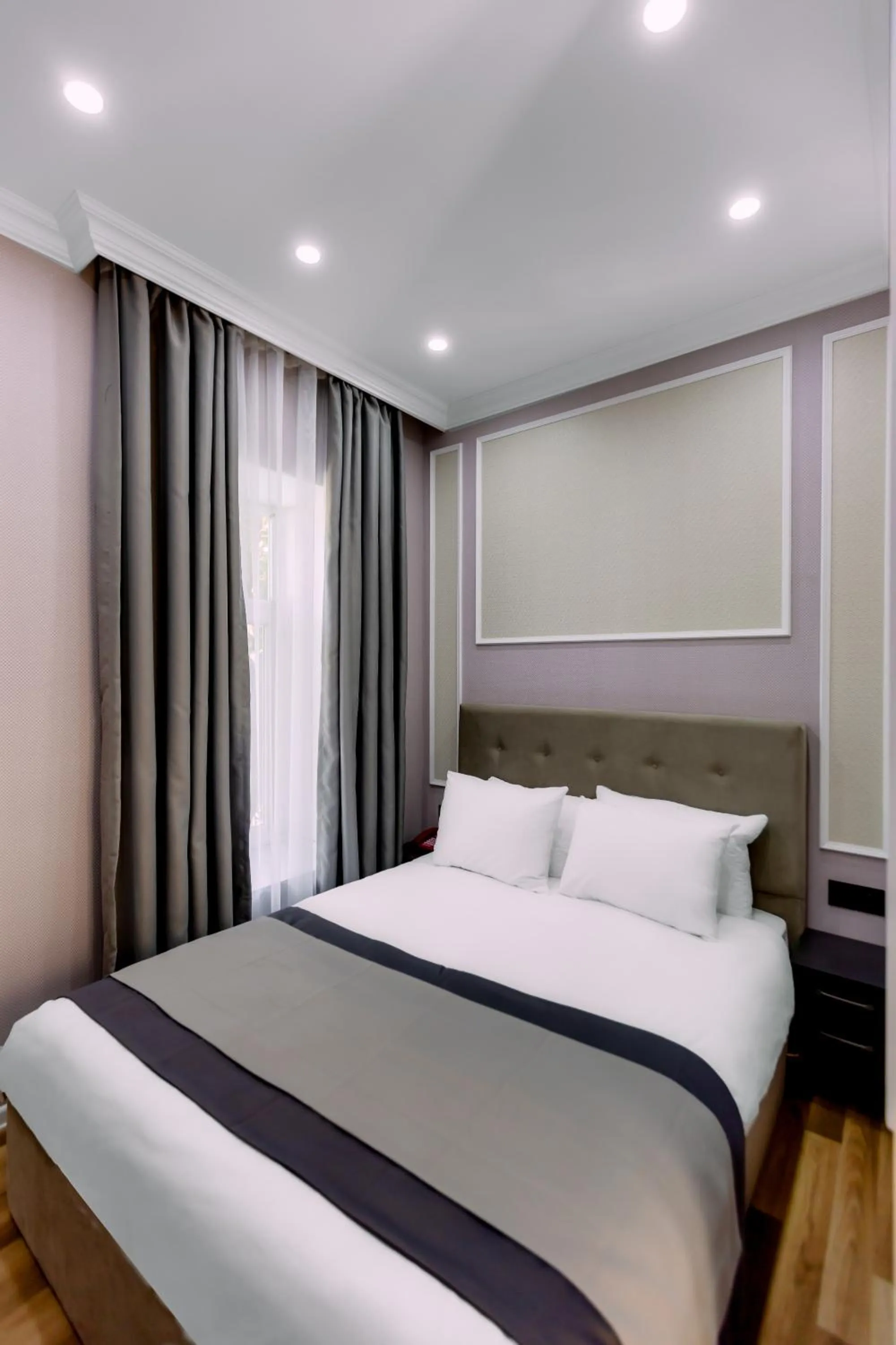 Bed in Hillside City Center Hotel