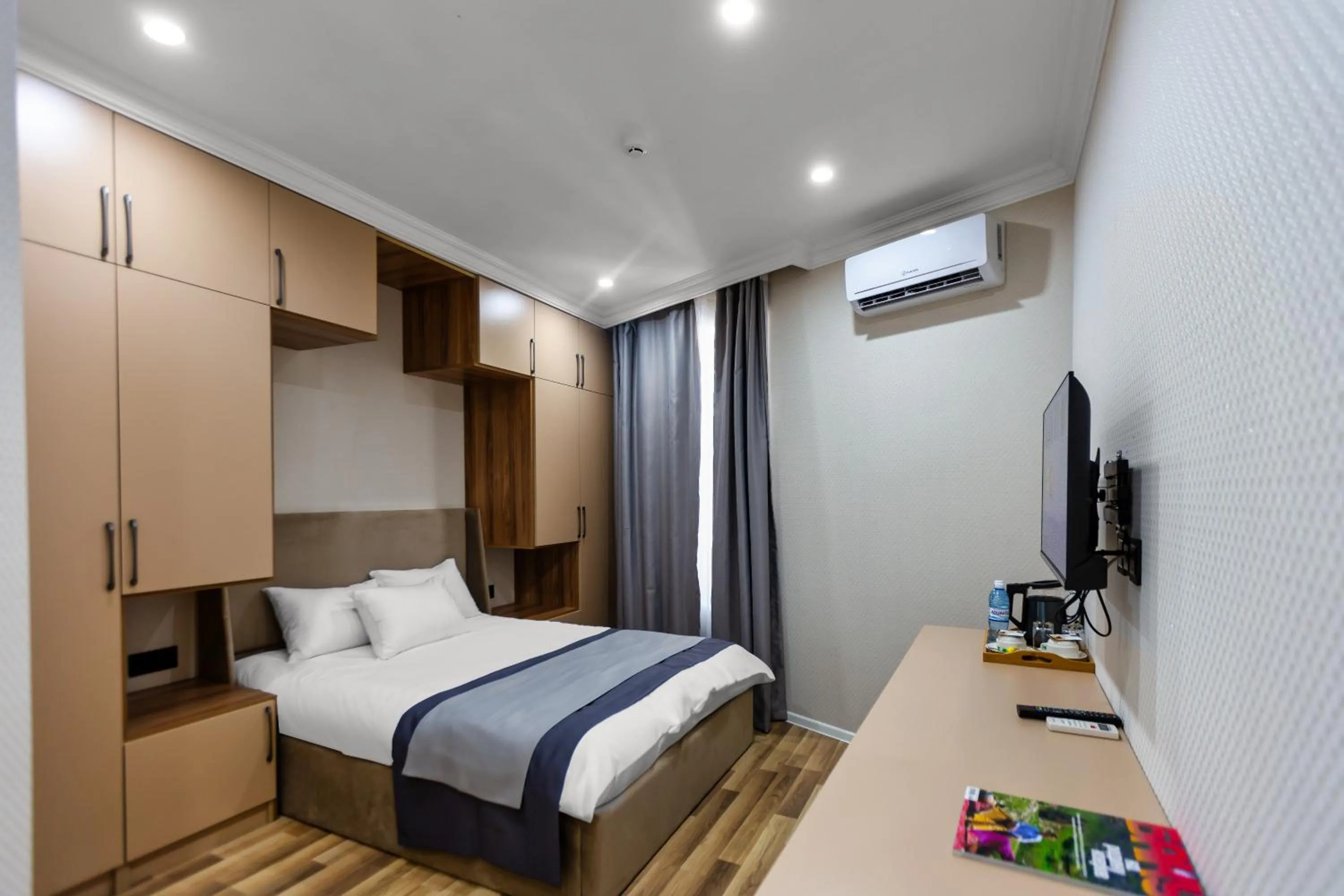 Bed in Hillside City Center Hotel