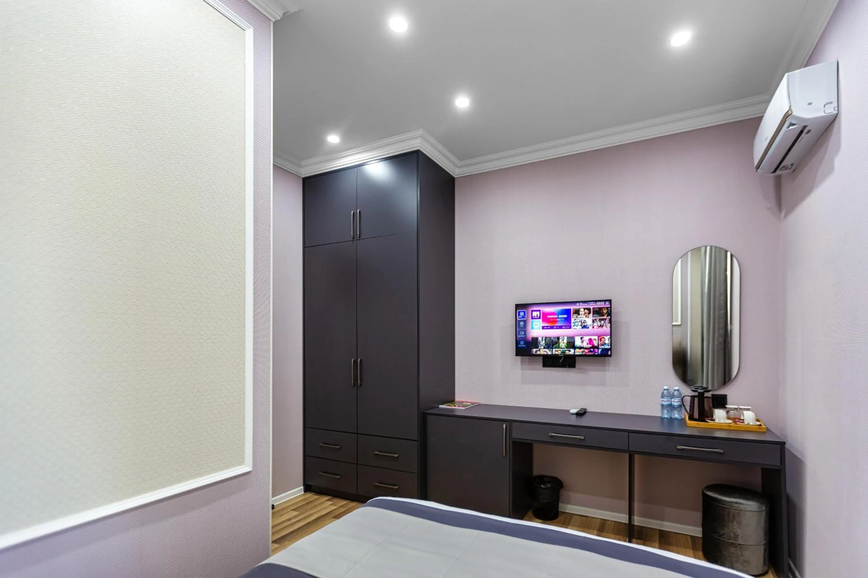 Bed in Hillside City Center Hotel