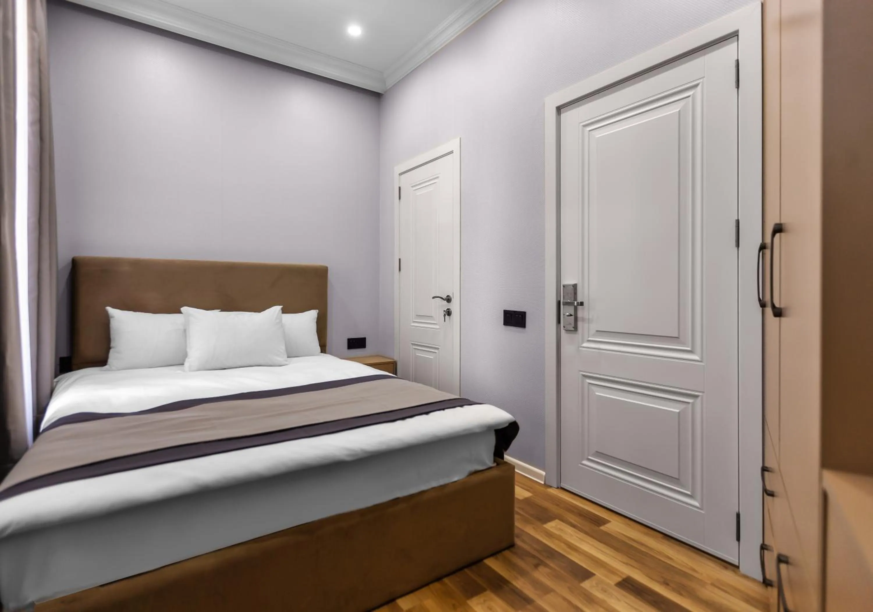 Bed in Hillside City Center Hotel