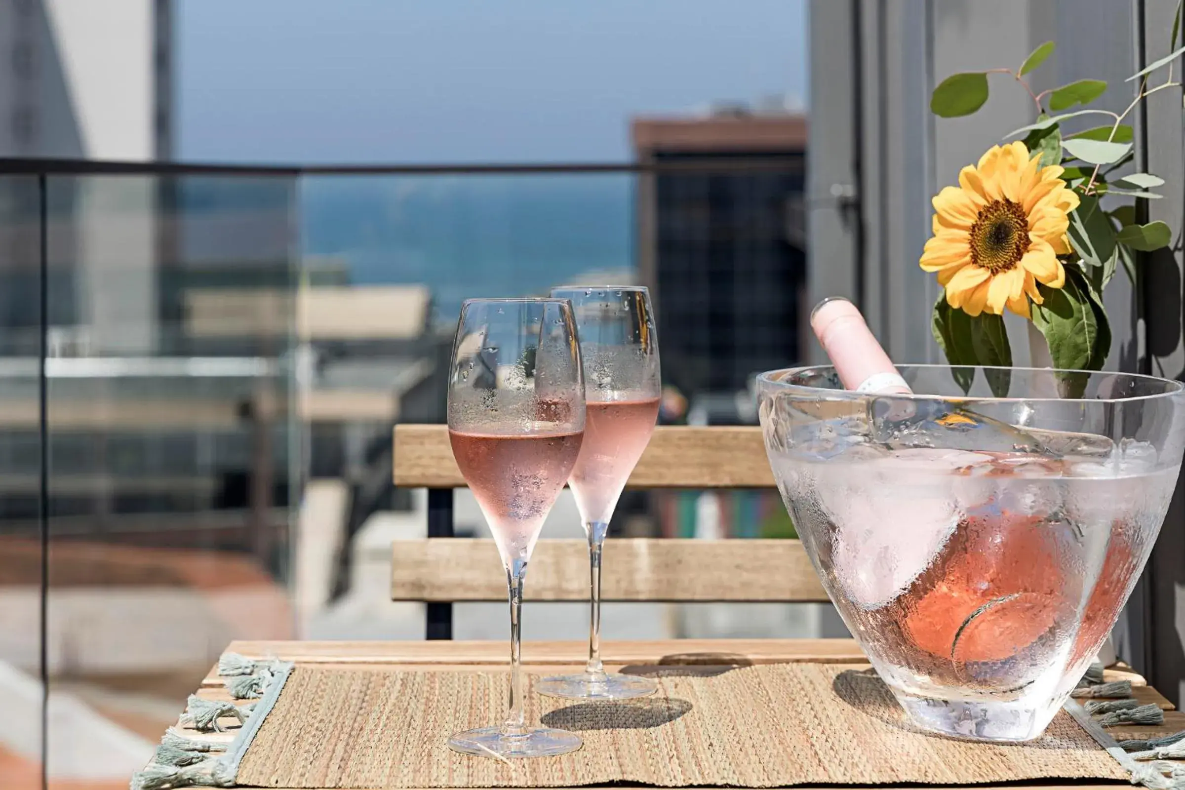Apartment with Sea View in 19 Nineteen Suites - Espinho Apartment with Sea View in 19 Nineteen Suites - Espinho