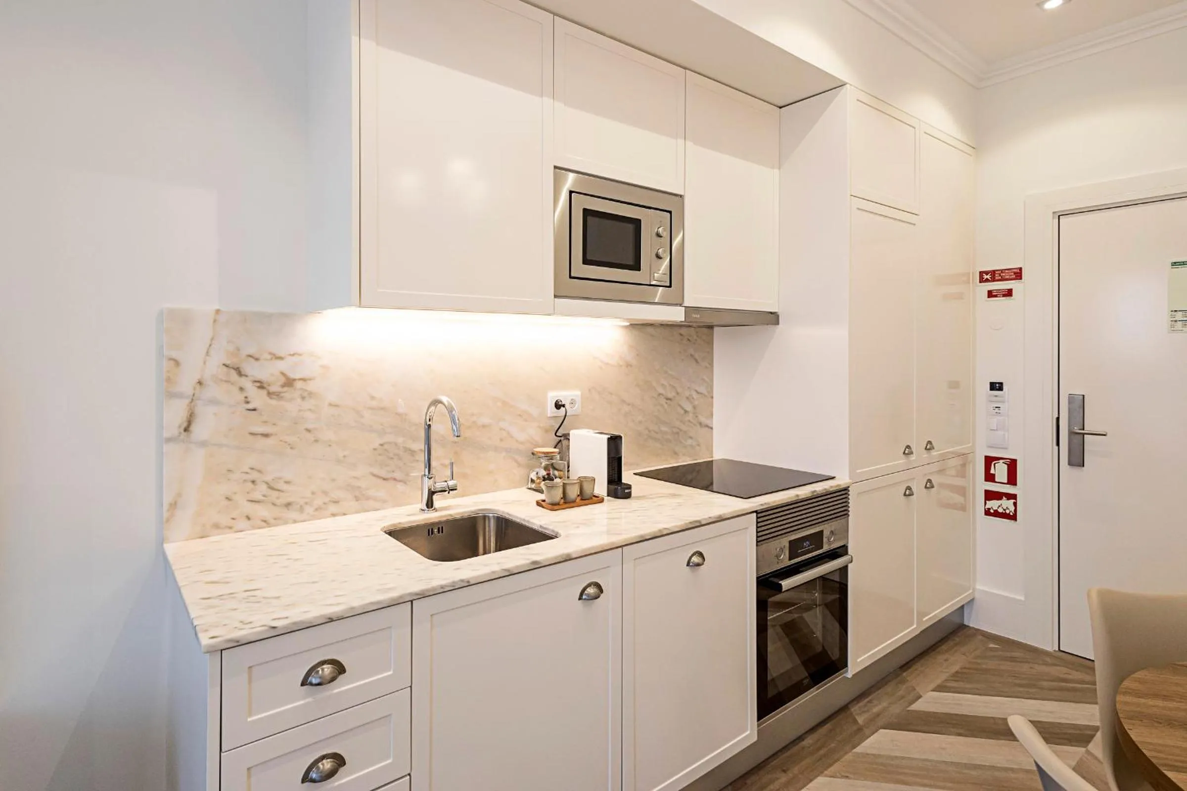 Kitchen or kitchenette in 19 Nineteen Suites - Espinho