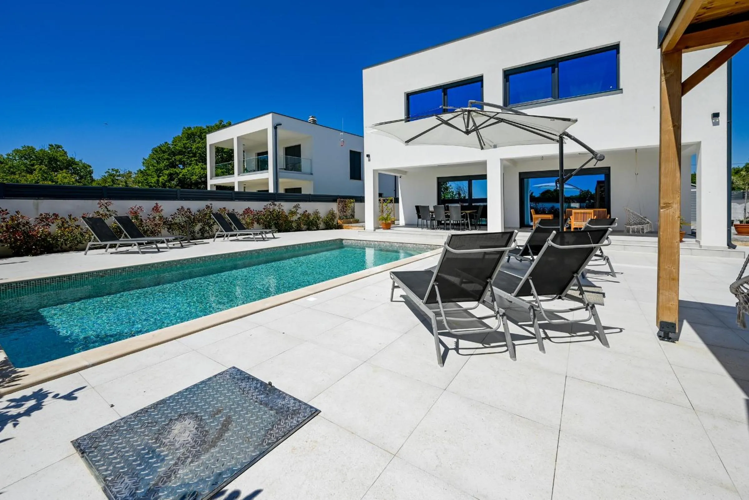 Property building in Villa 5H