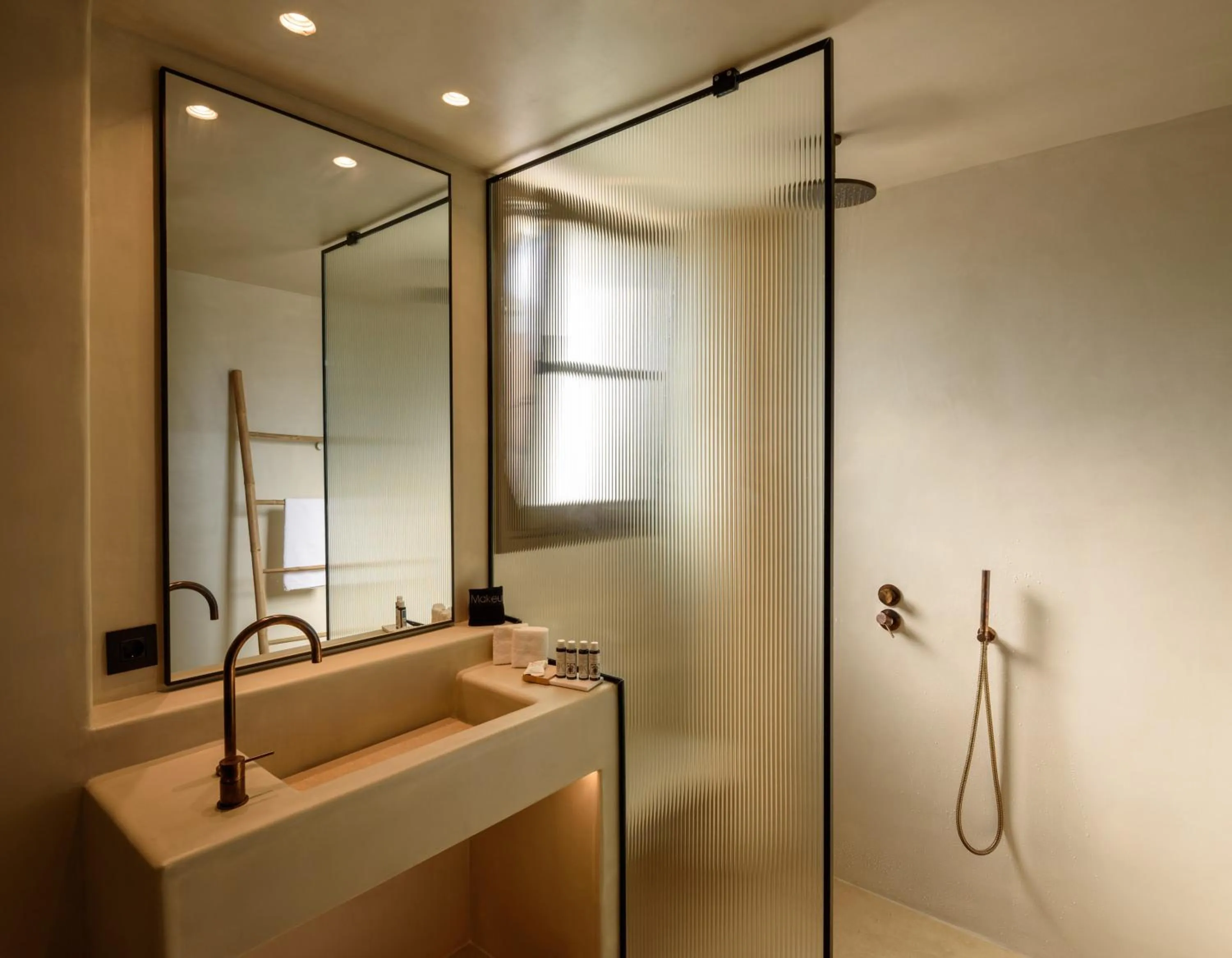 Shower in Elessa Hotel