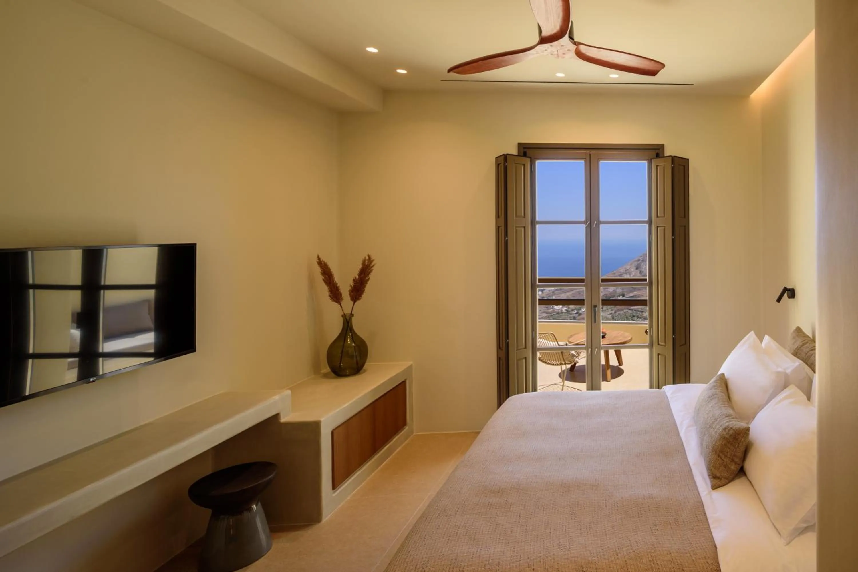 Summer, Bed in Elessa Hotel