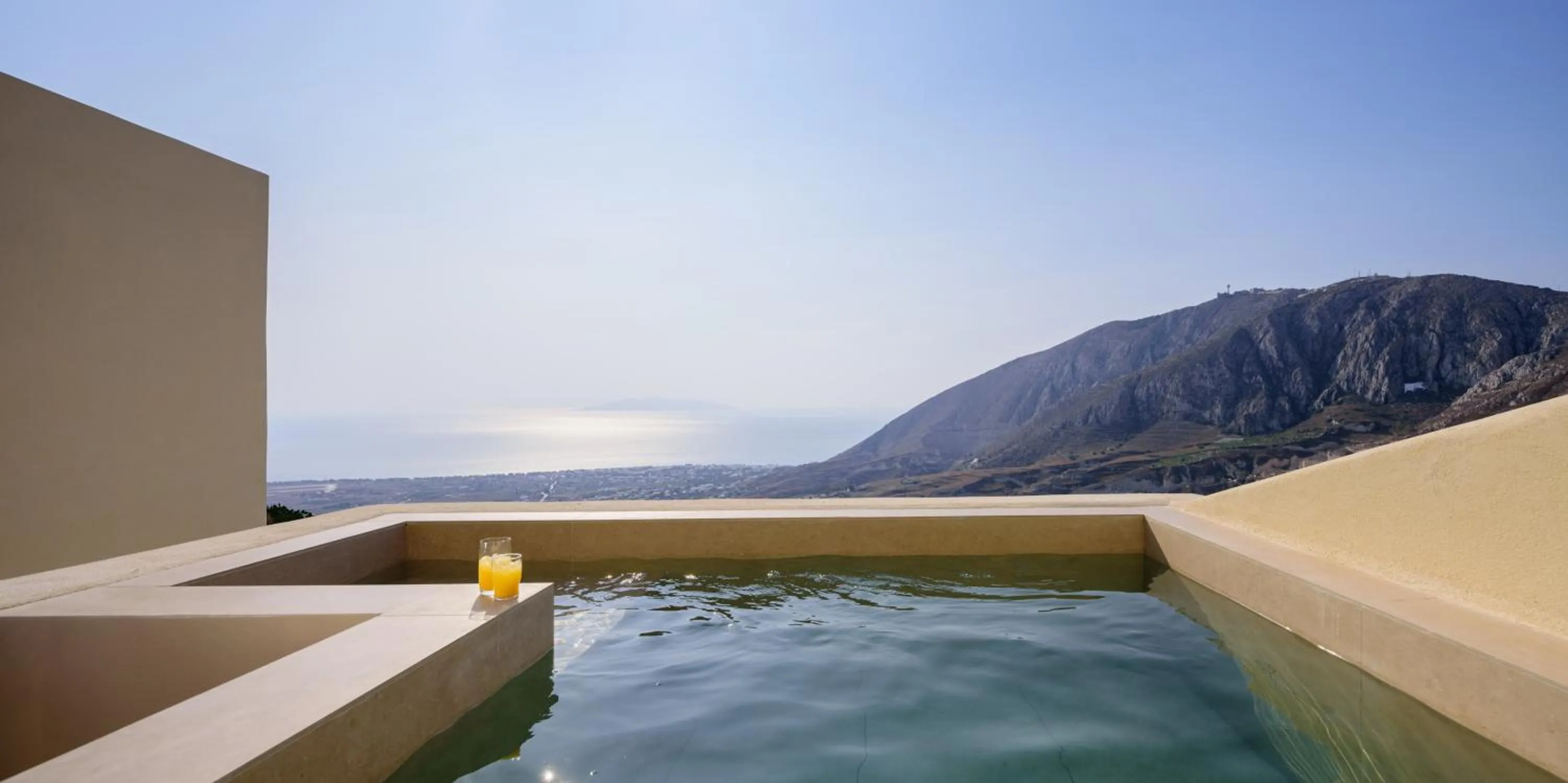 Hot Tub in Elessa Hotel