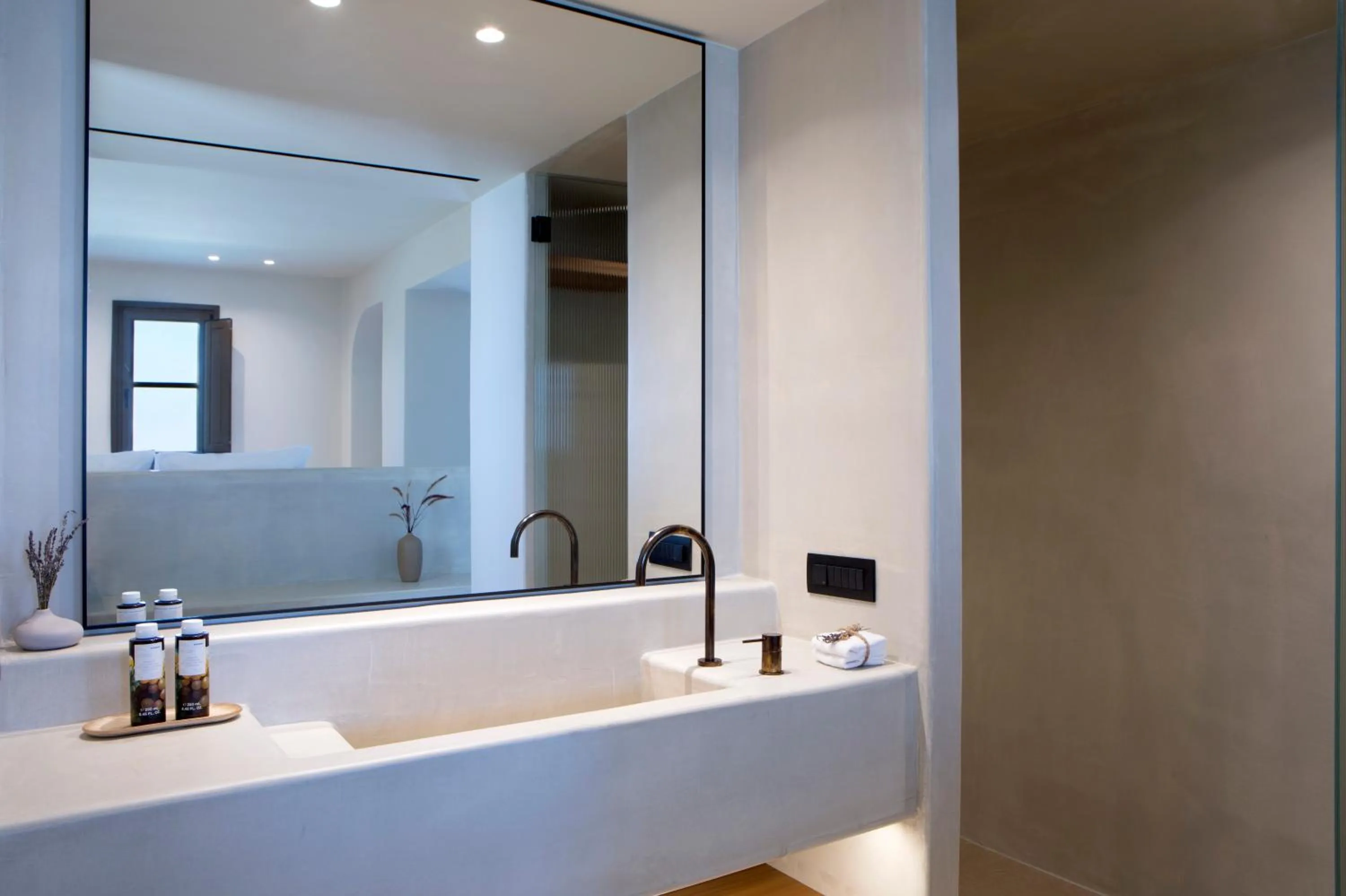 Bathroom in Elessa Hotel