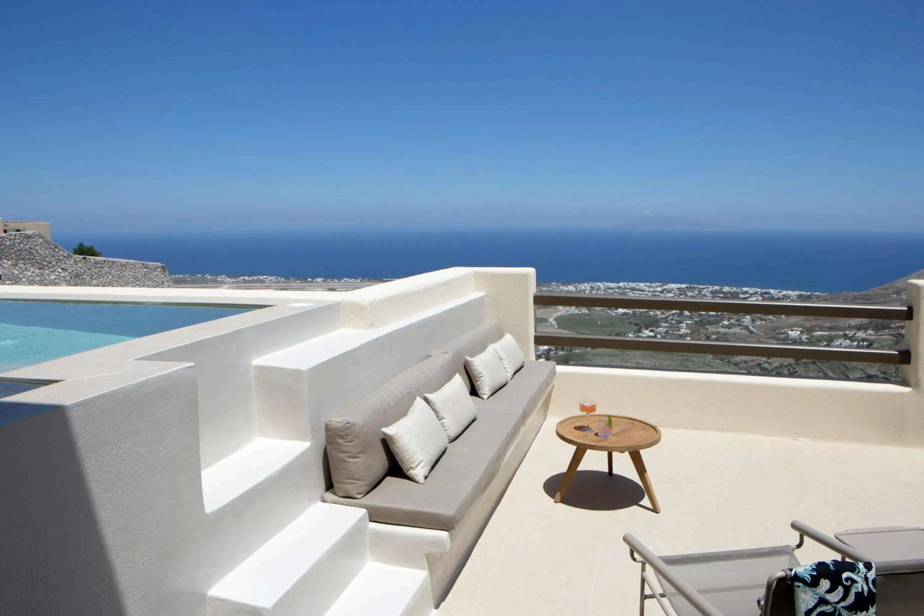 Junior Suite with Heated Plunge Pool and Sea View in Elessa Hotel Junior Suite with Heated Plunge Pool and Sea View in Elessa Hotel