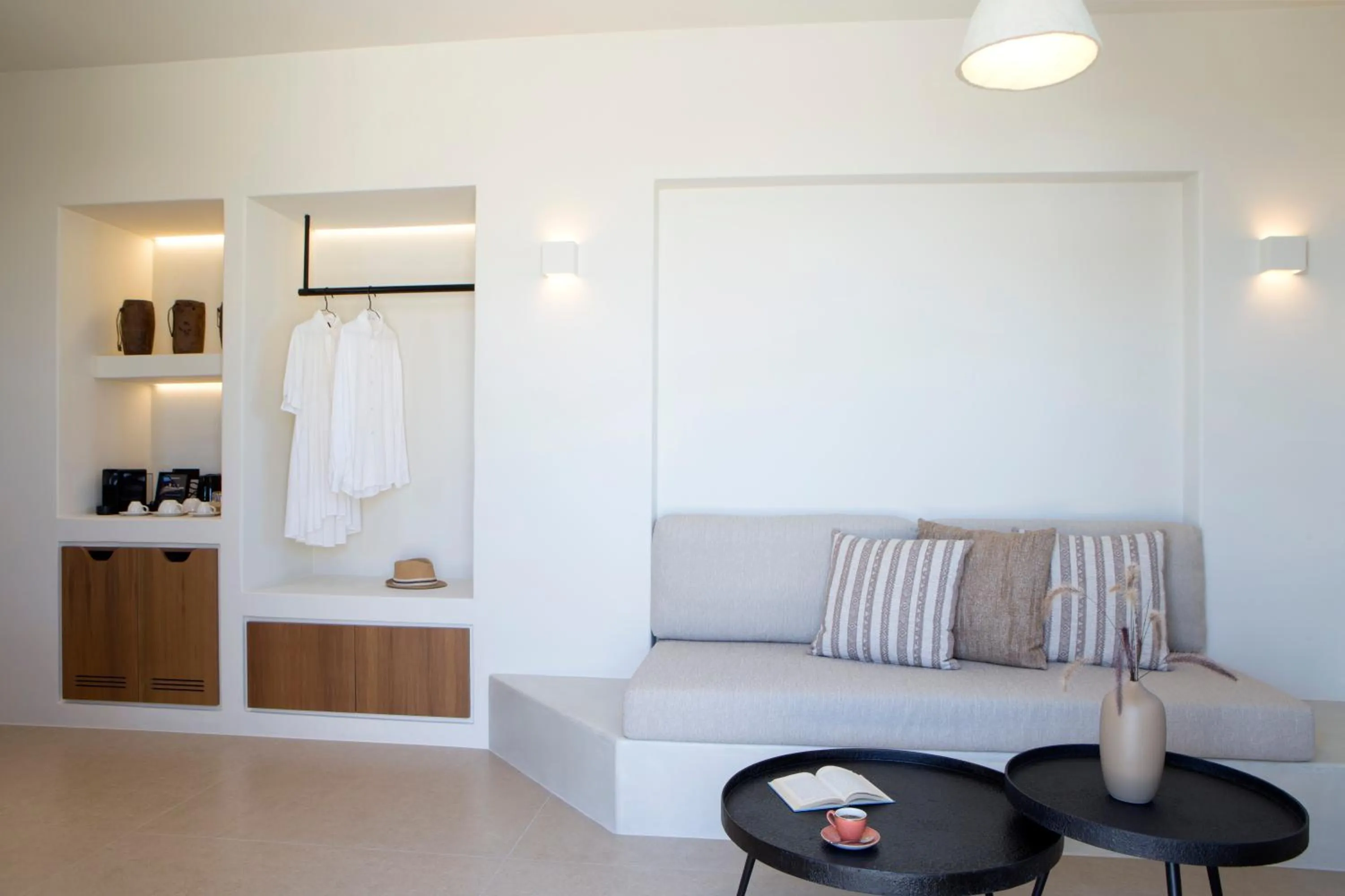 Coffee/tea facilities in Elessa Hotel