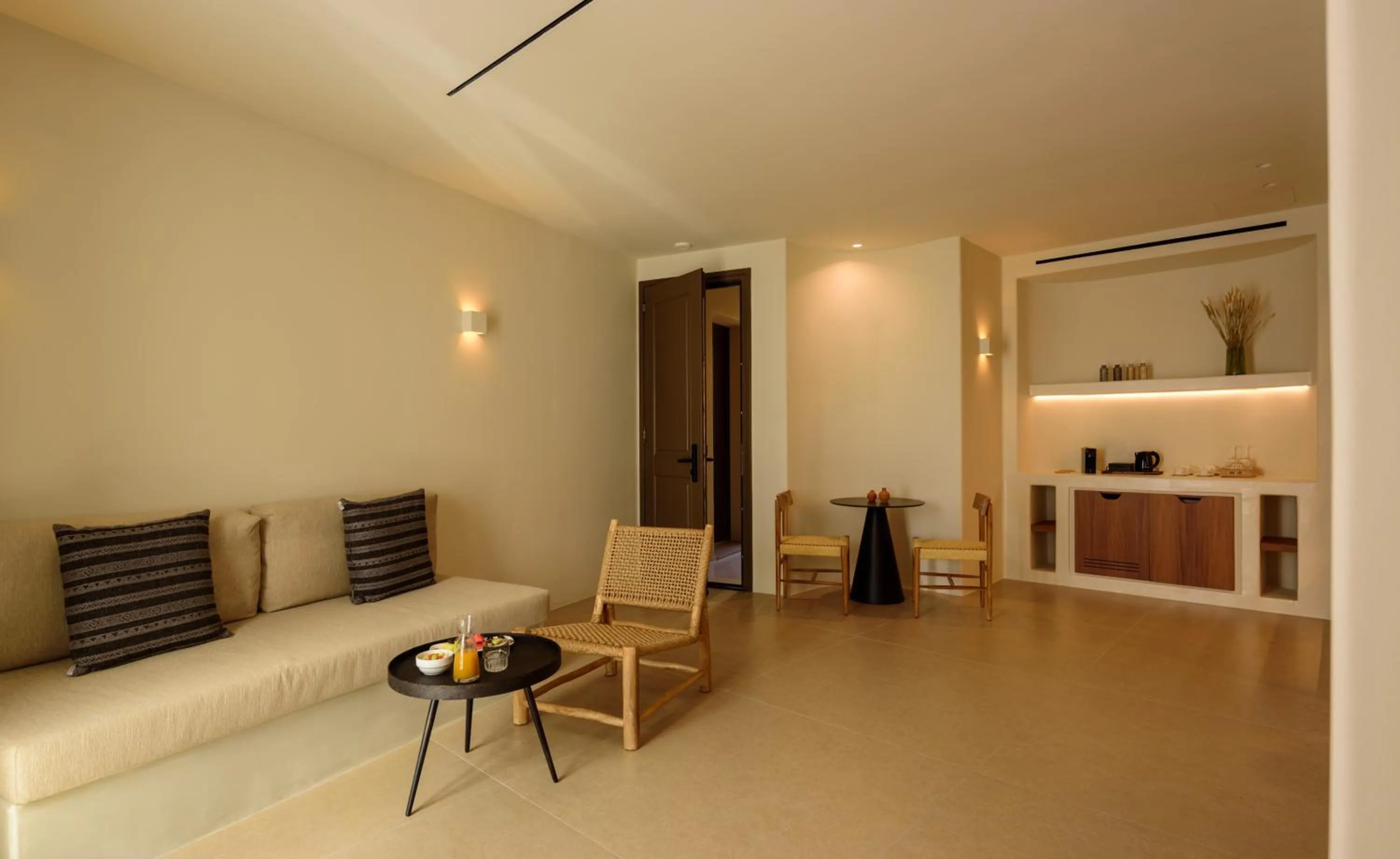 Summer in Elessa Hotel