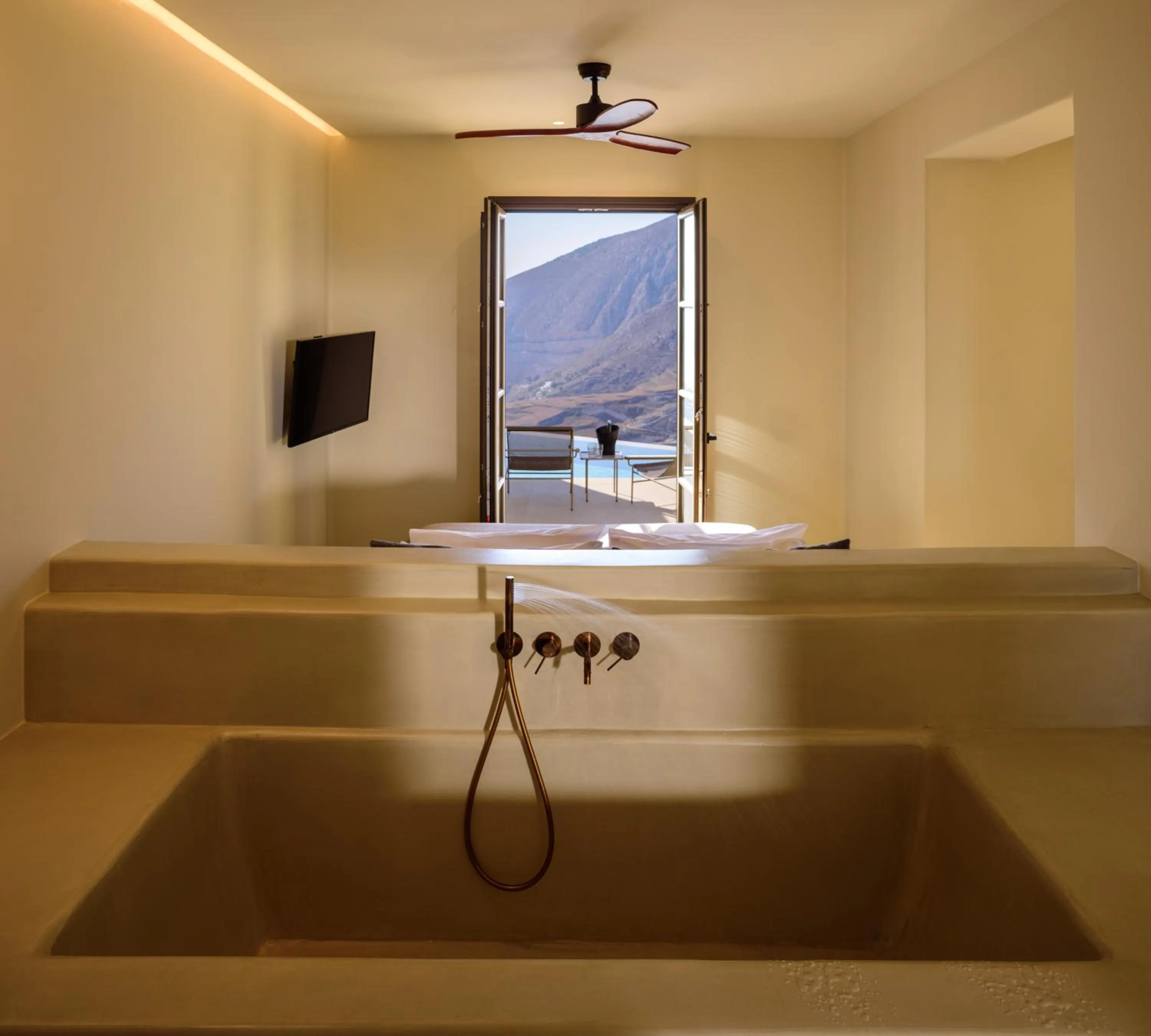 Summer in Elessa Hotel