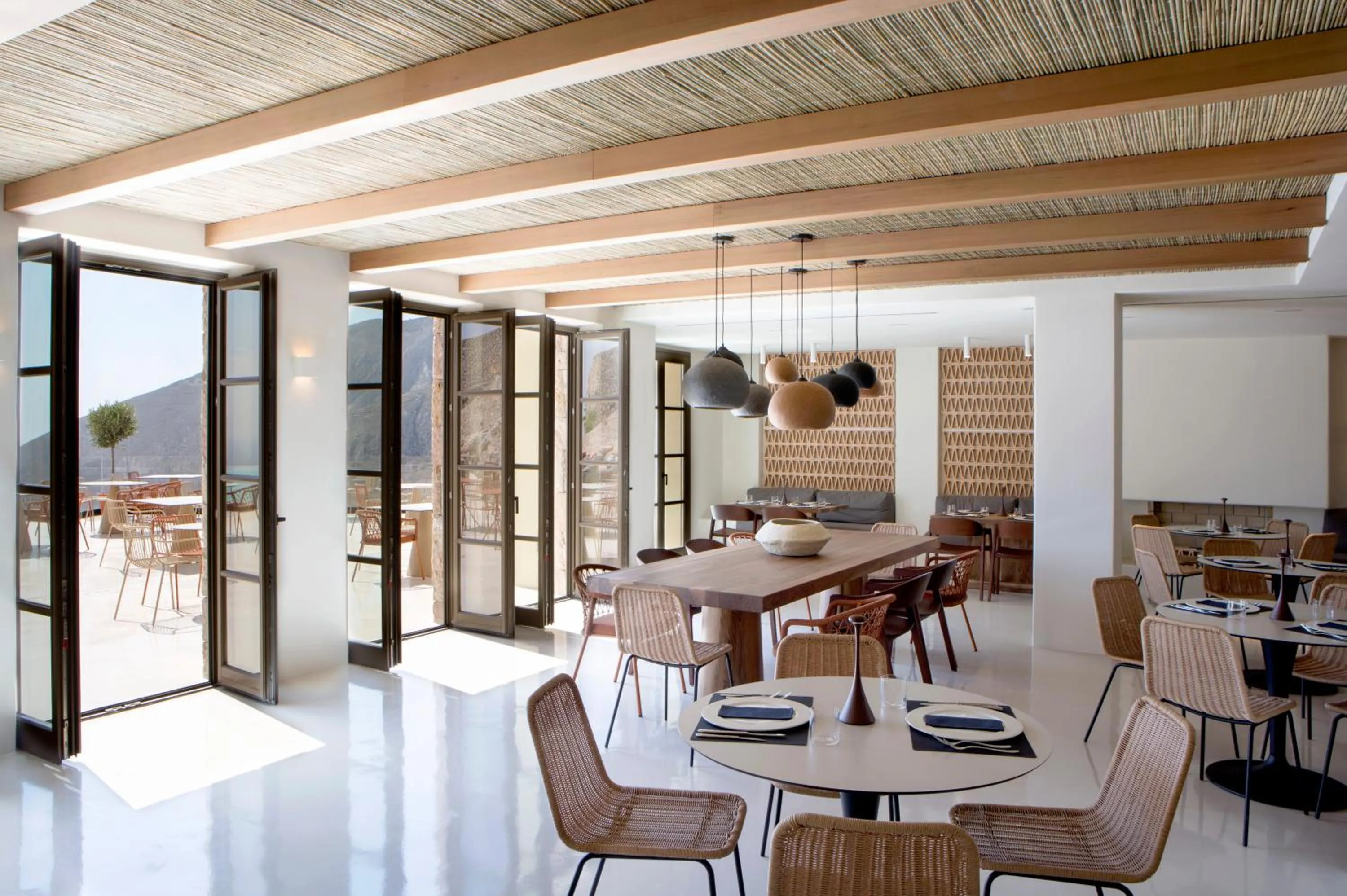 Restaurant/places to eat in Elessa Hotel