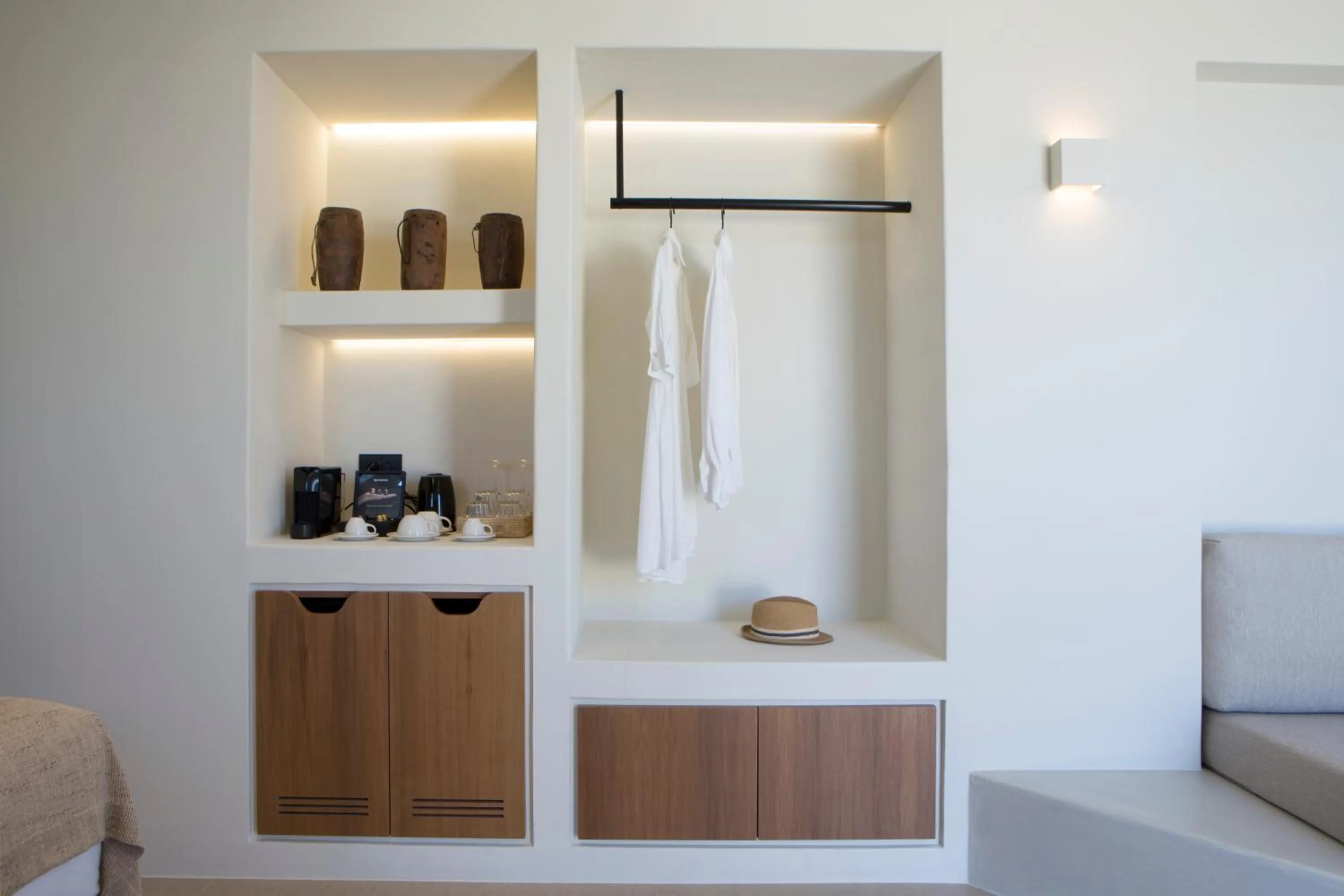 Coffee/tea facilities in Elessa Hotel