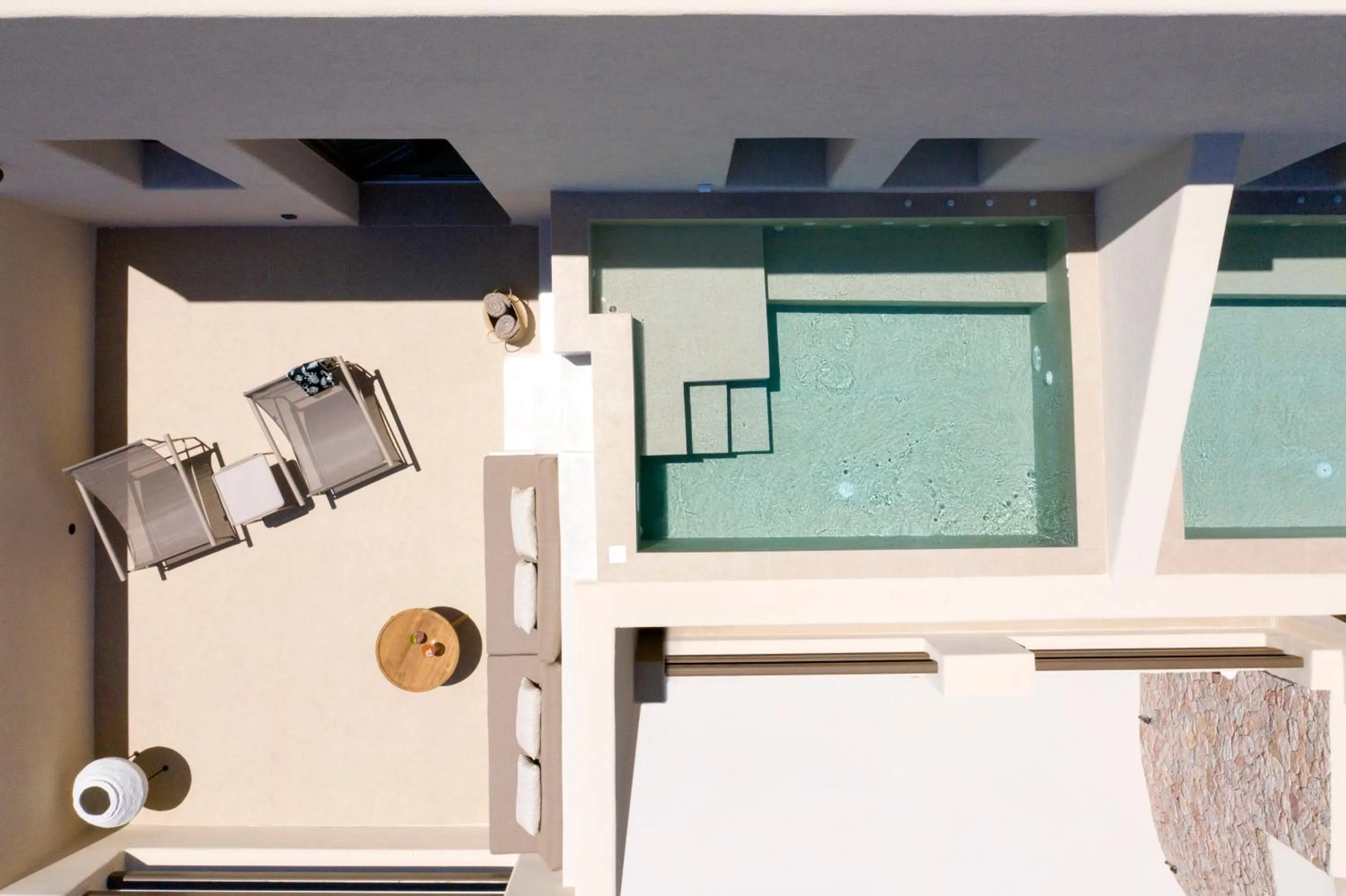 Hot Tub in Elessa Hotel