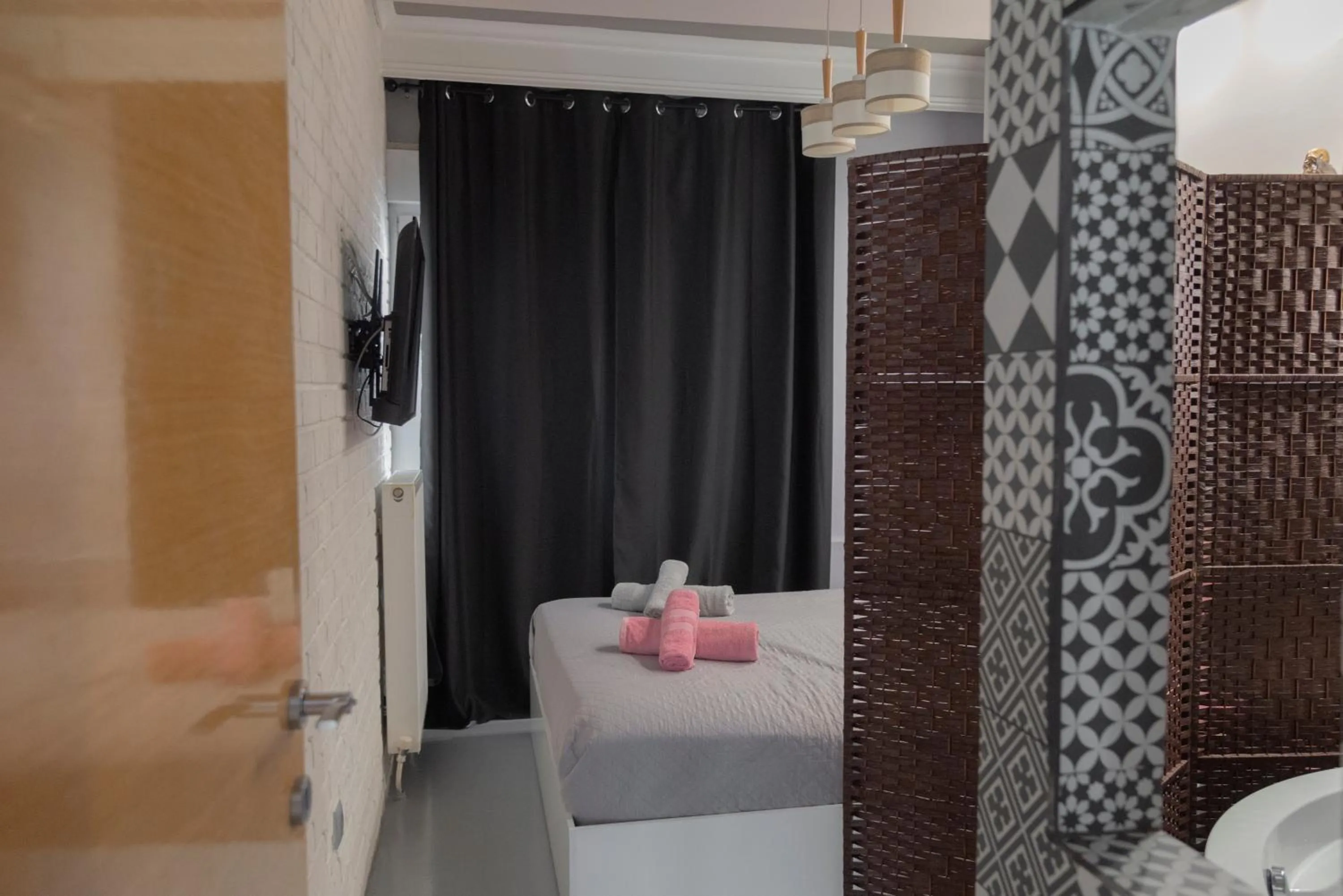 Bed in VIP Apt. Pezodromos Kalamarias