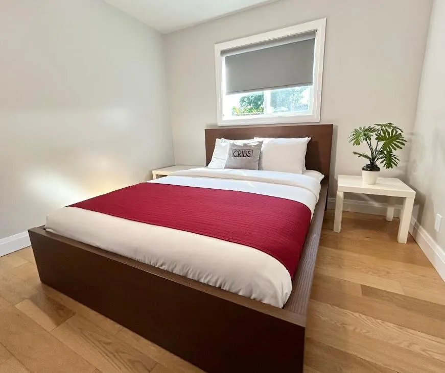 Bed in Cribs on the Hill