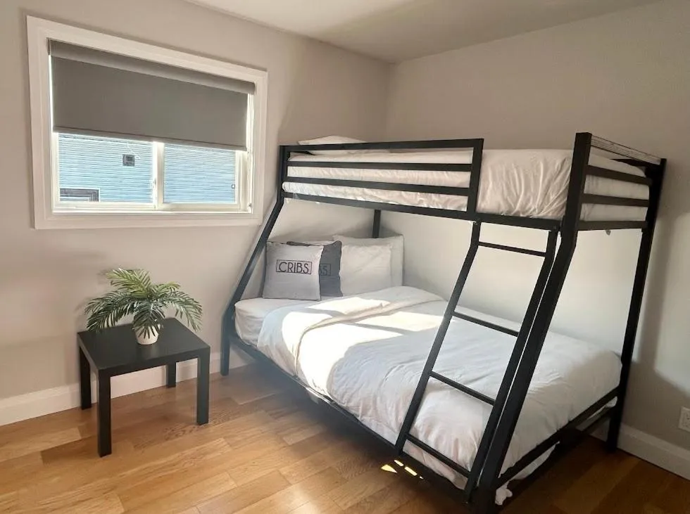 Bed in Cribs on the Hill