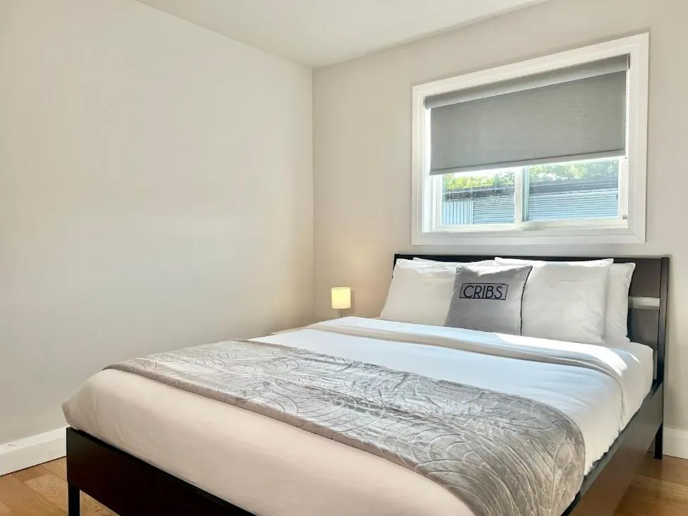 Bed in Cribs on the Hill