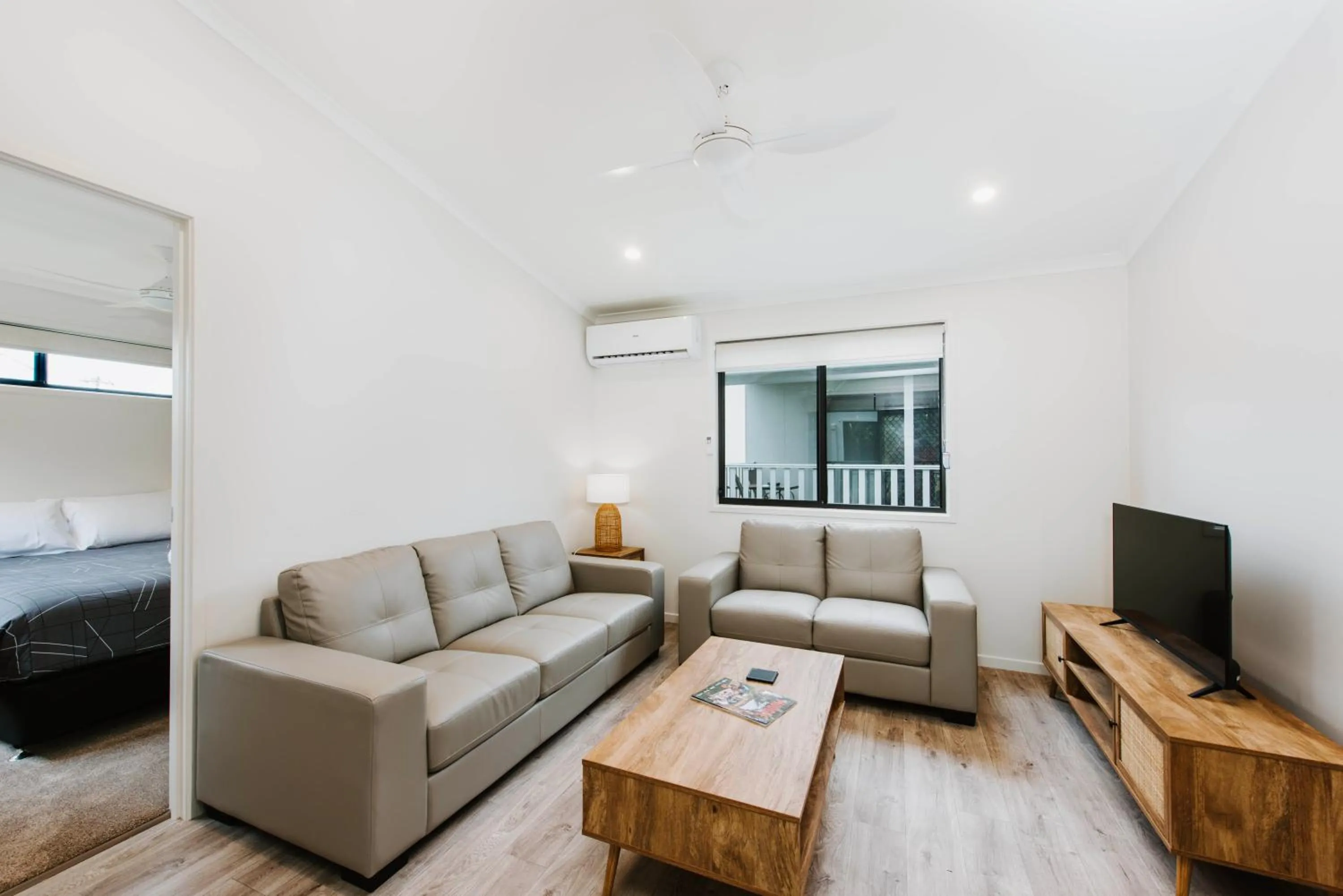 Living room, Bed in Mudgee Valley Park