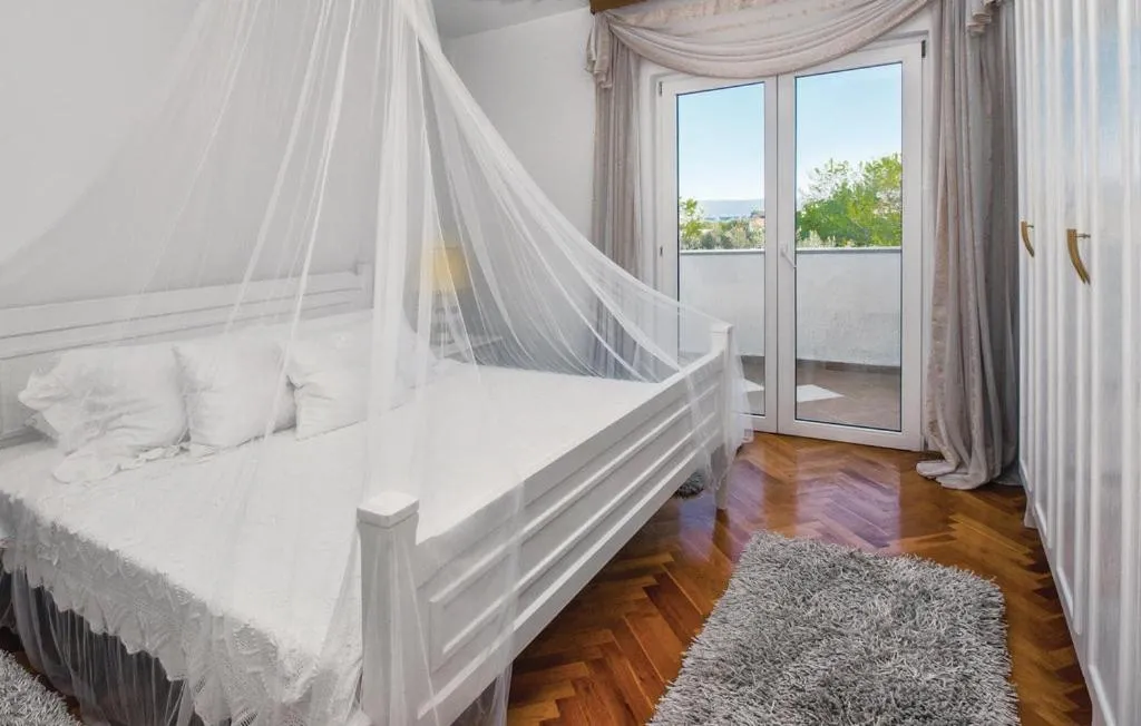 Bedroom, Bed in Luxardo