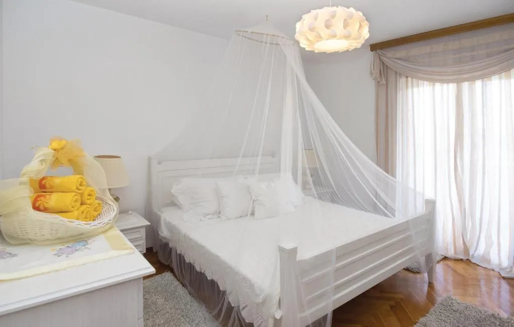 Bedroom, Bed in Luxardo