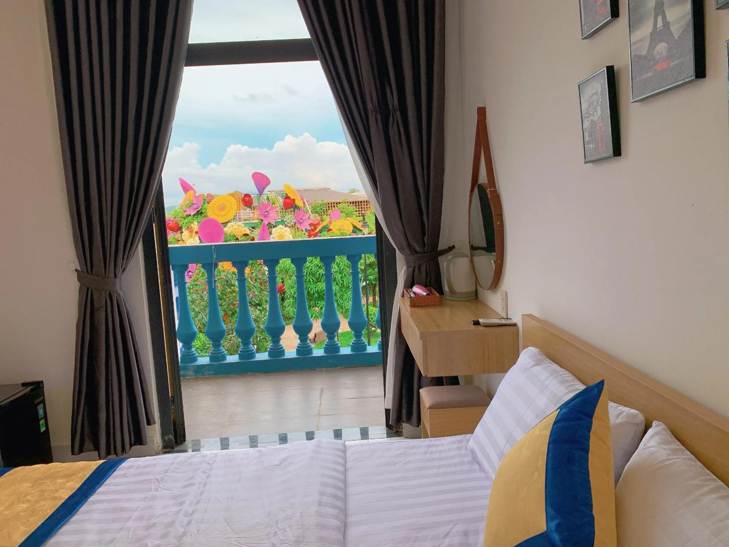 Balcony/Terrace, Bed in Hannah Homestay