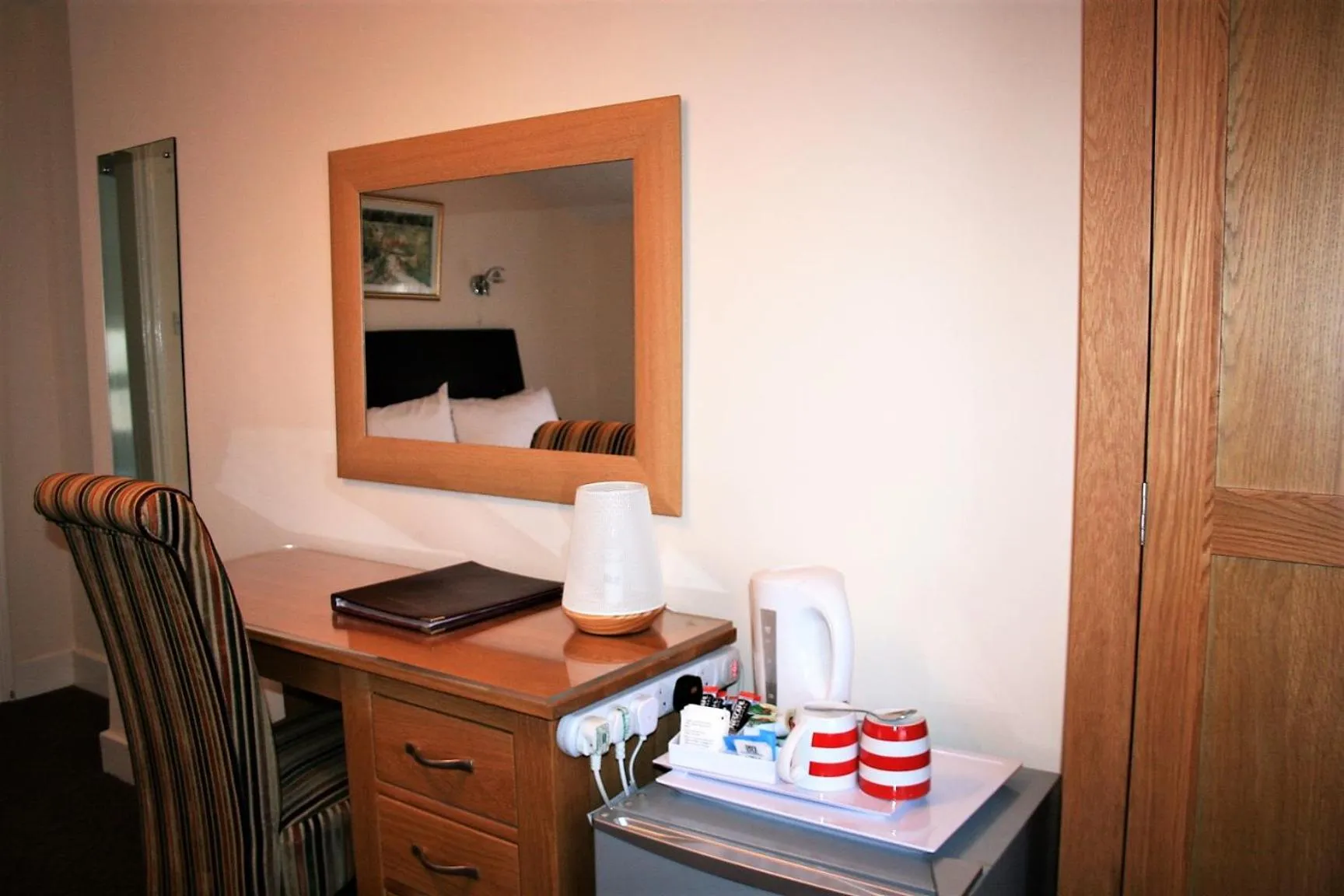 Coffee/tea facilities in Ilfracombe House Hotel - near Cliffs Pavilion