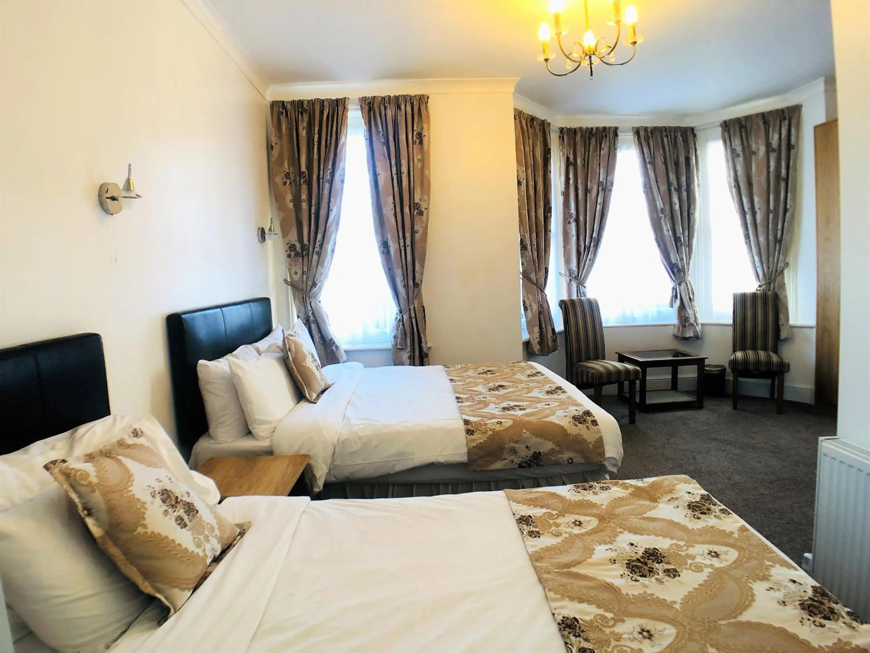 Bedroom, Bed in Ilfracombe House Hotel - near Cliffs Pavilion