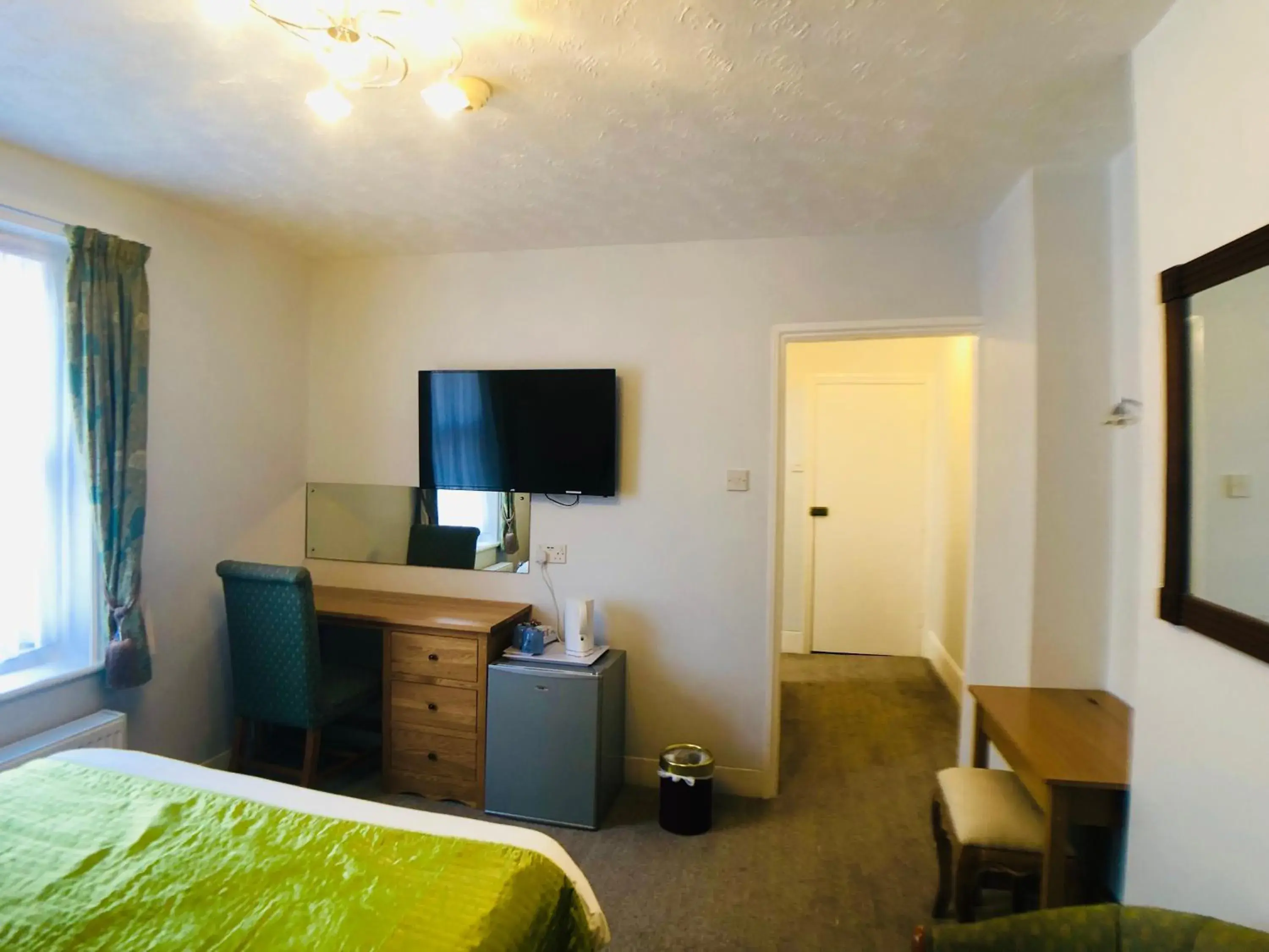 Photo of the whole room, Bed in Ilfracombe House Hotel - near Cliffs Pavilion Photo of the whole room, Bed in Ilfracombe House Hotel - near Cliffs Pavilion