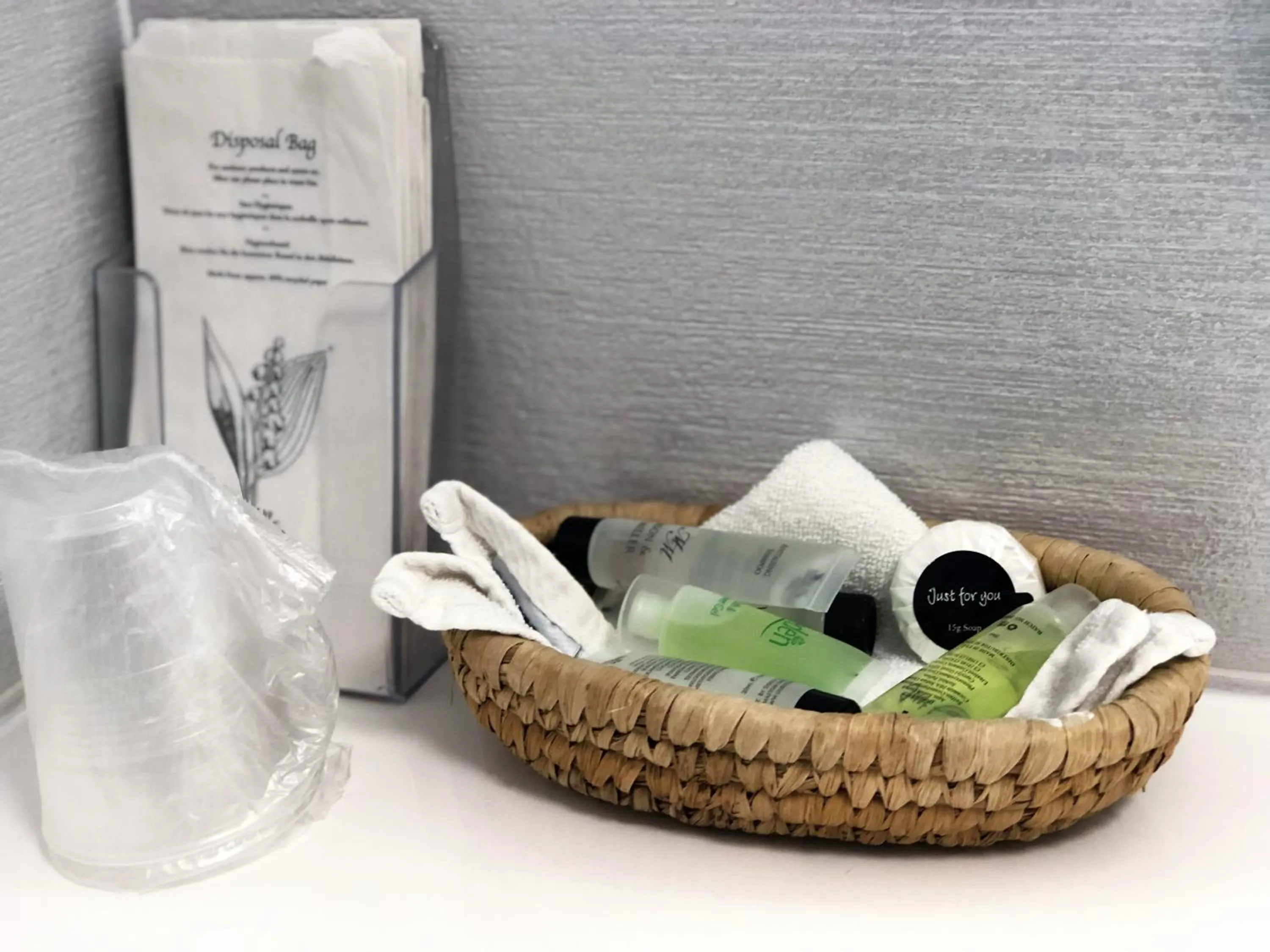 Bathroom in Ilfracombe House Hotel - near Cliffs Pavilion