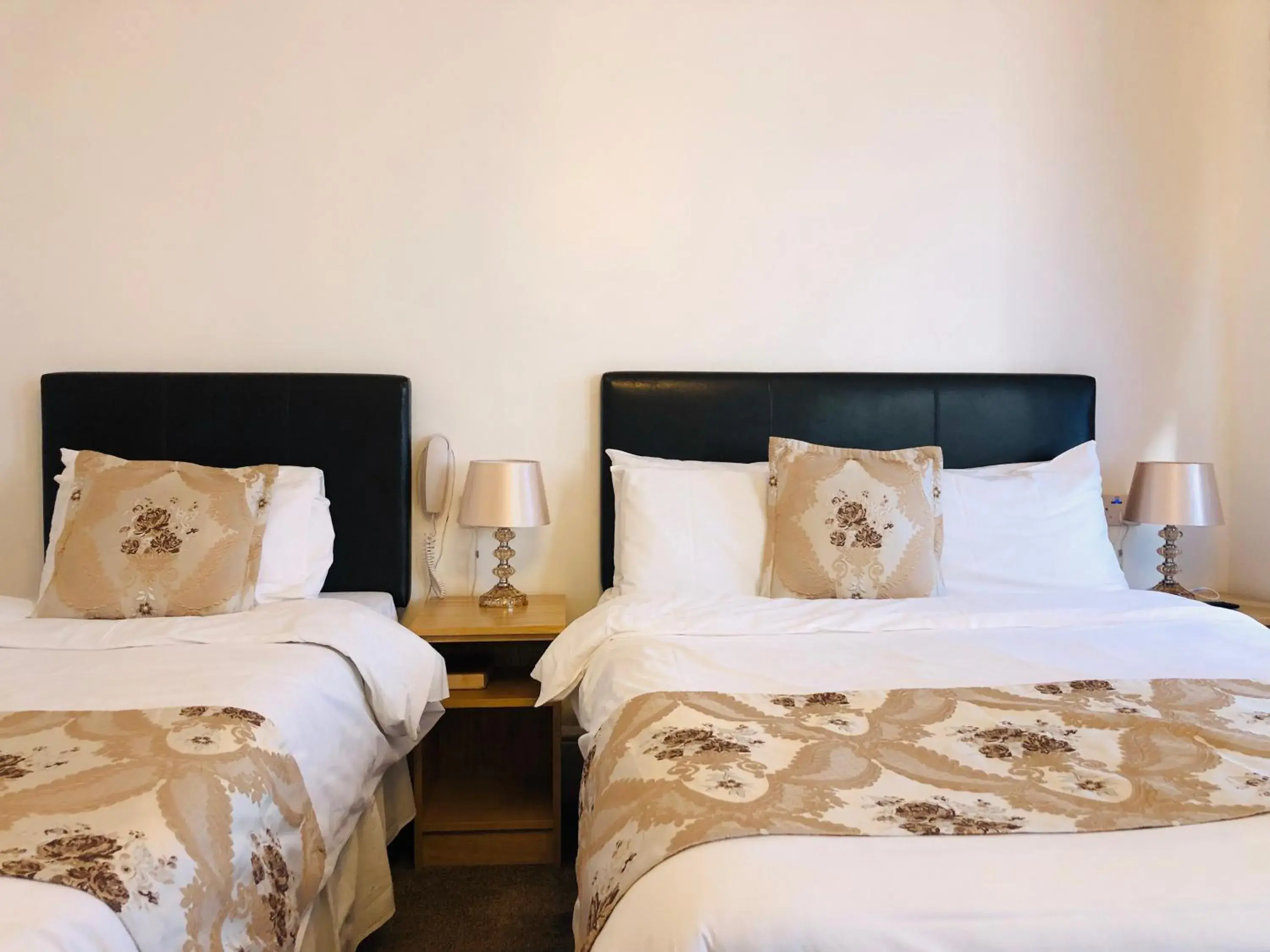 Bedroom, Bed in Ilfracombe House Hotel - near Cliffs Pavilion Bedroom, Bed in Ilfracombe House Hotel - near Cliffs Pavilion