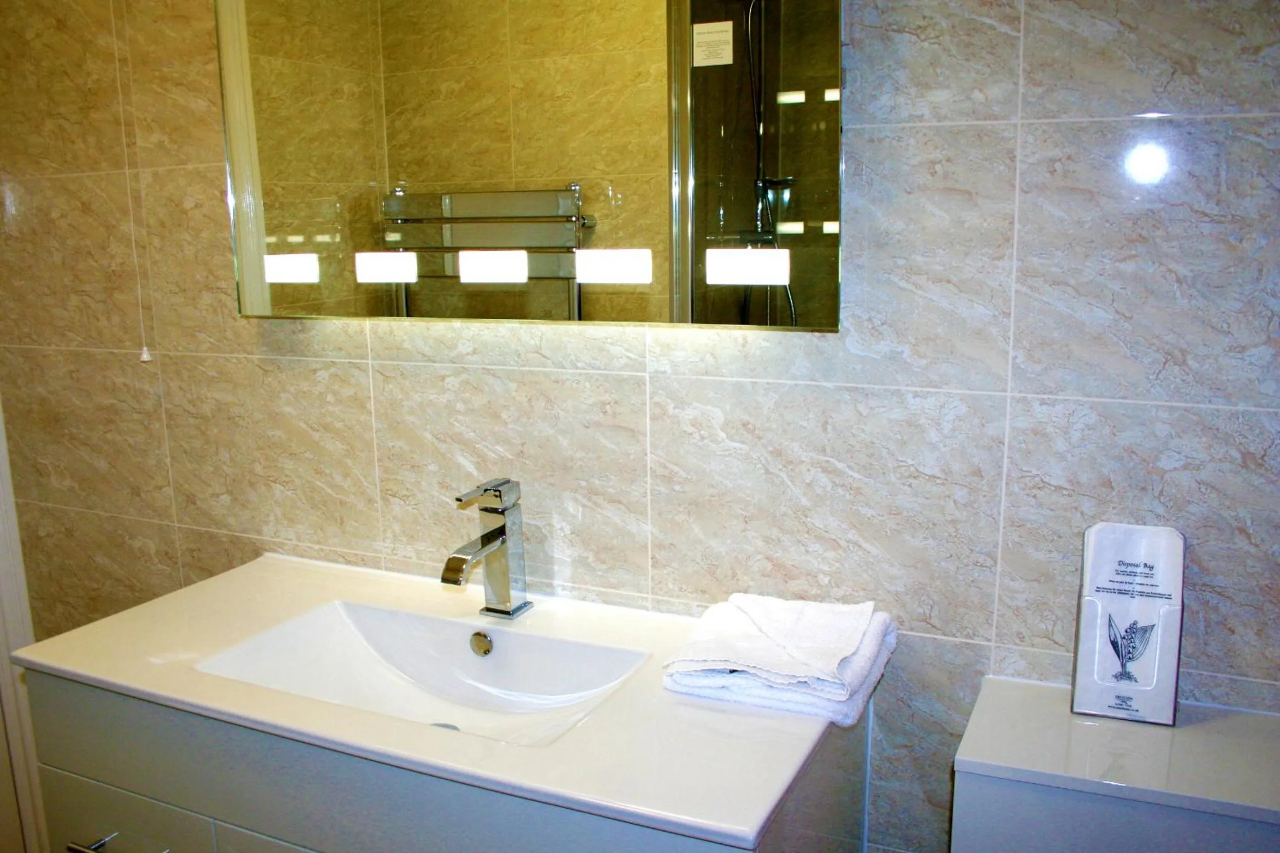 Bathroom in Ilfracombe House Hotel - near Cliffs Pavilion