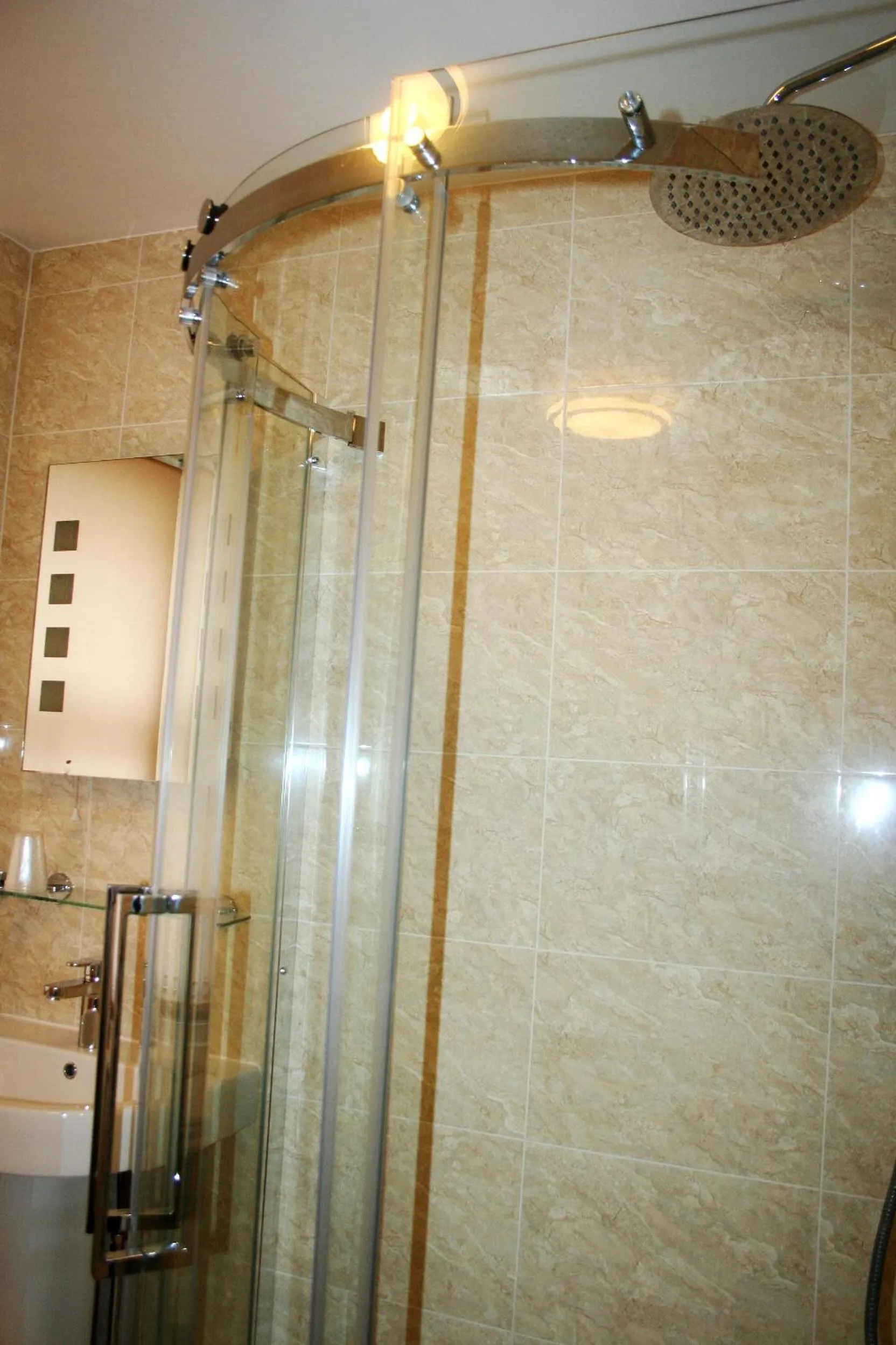 Shower in Ilfracombe House Hotel - near Cliffs Pavilion