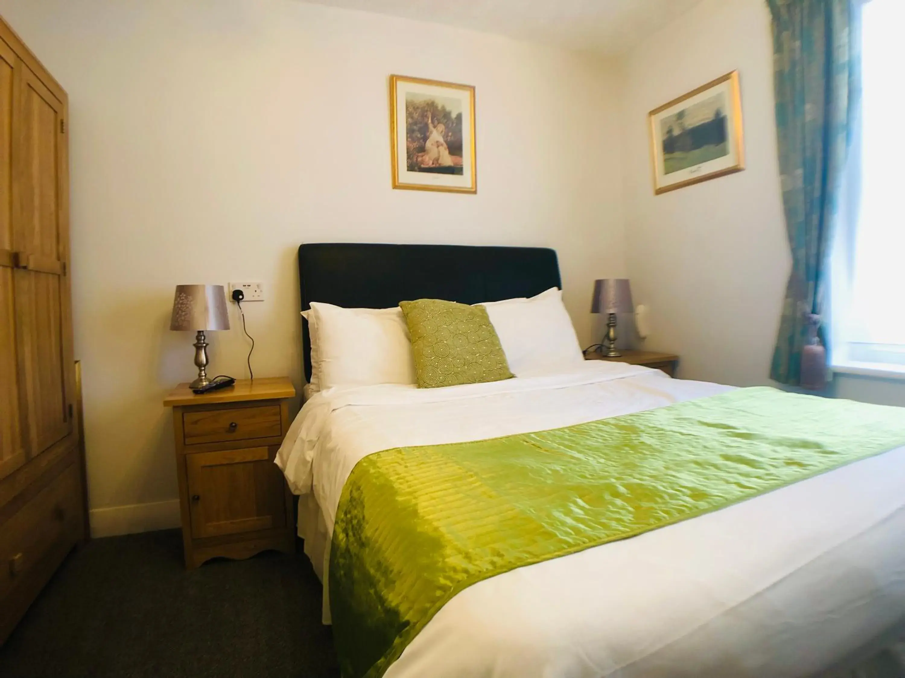 Photo of the whole room, Bed in Ilfracombe House Hotel - near Cliffs Pavilion Photo of the whole room, Bed in Ilfracombe House Hotel - near Cliffs Pavilion