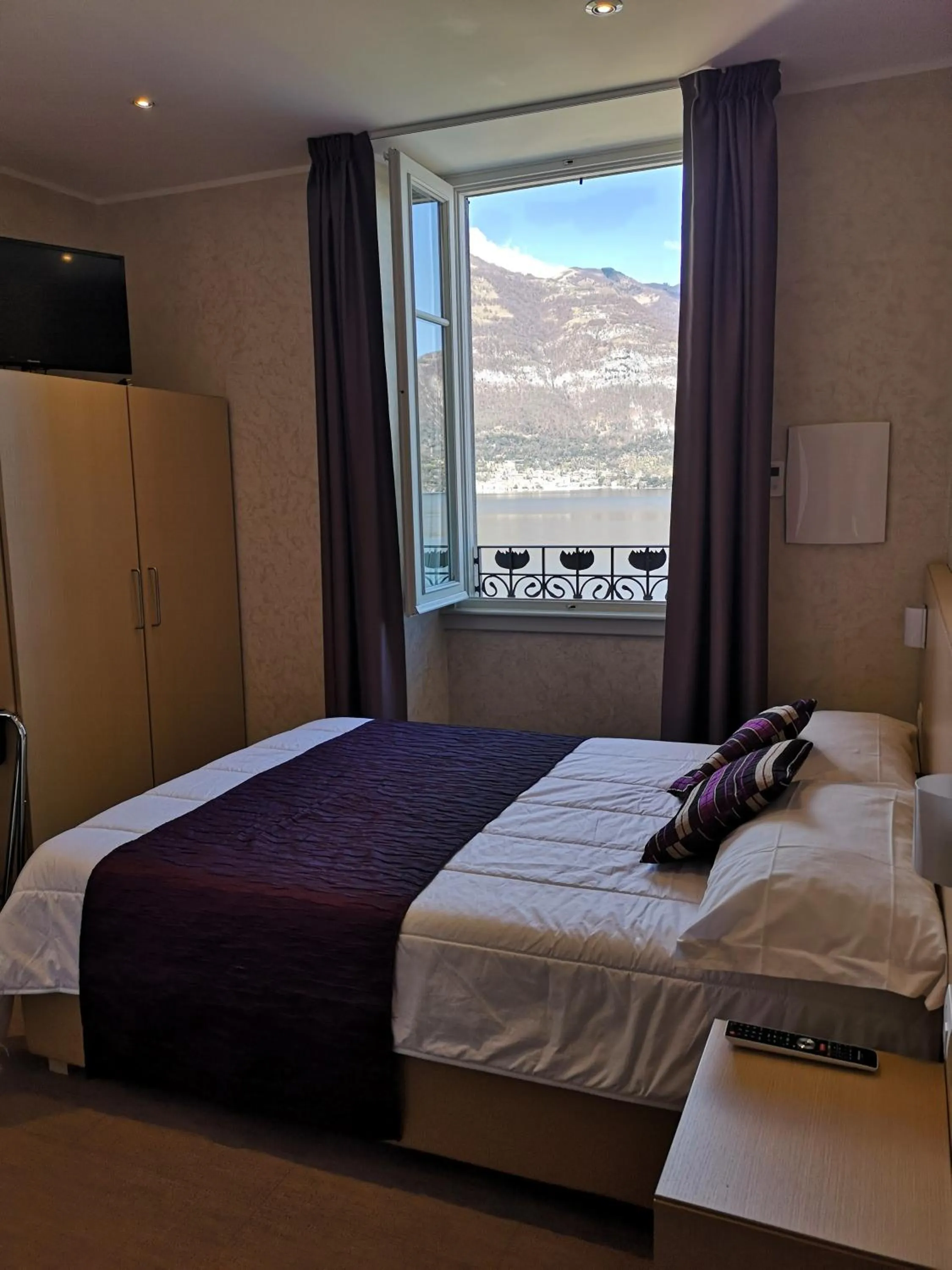 Bedroom, Bed in Hotel Helvetia