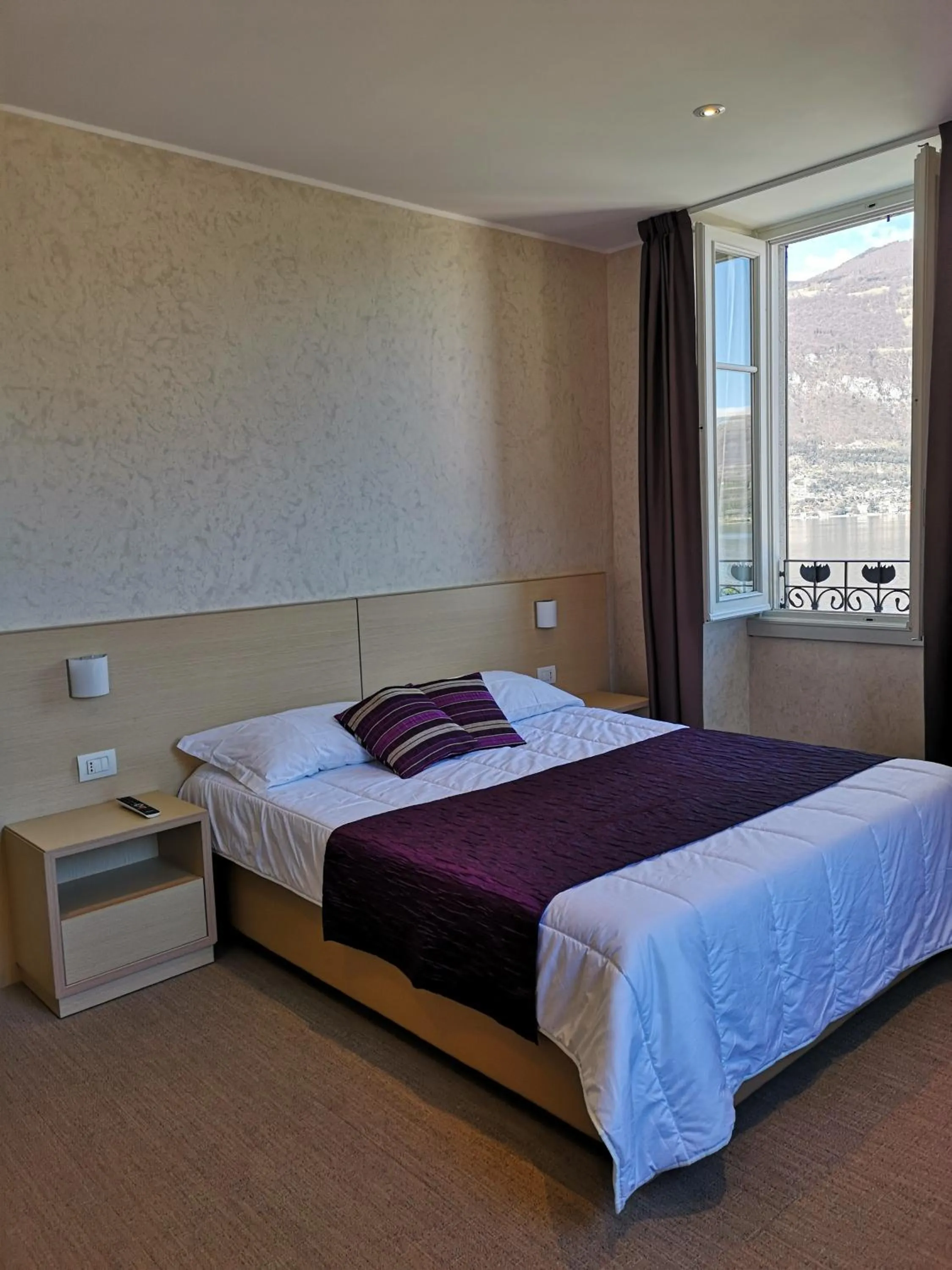 Bedroom, Bed in Hotel Helvetia