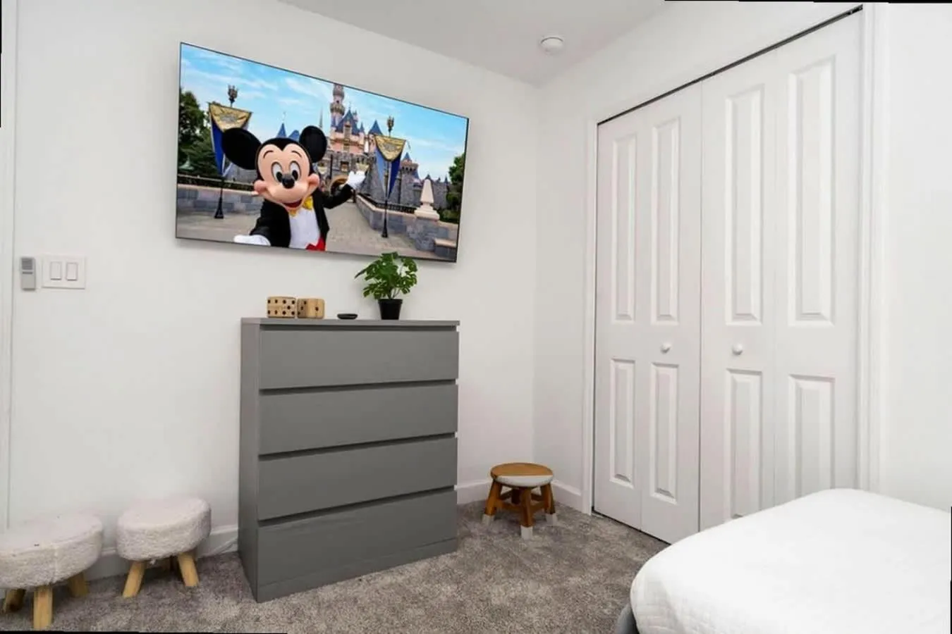 Bed in Splendid 5Bd Close to Disney at Storey Lake 4251