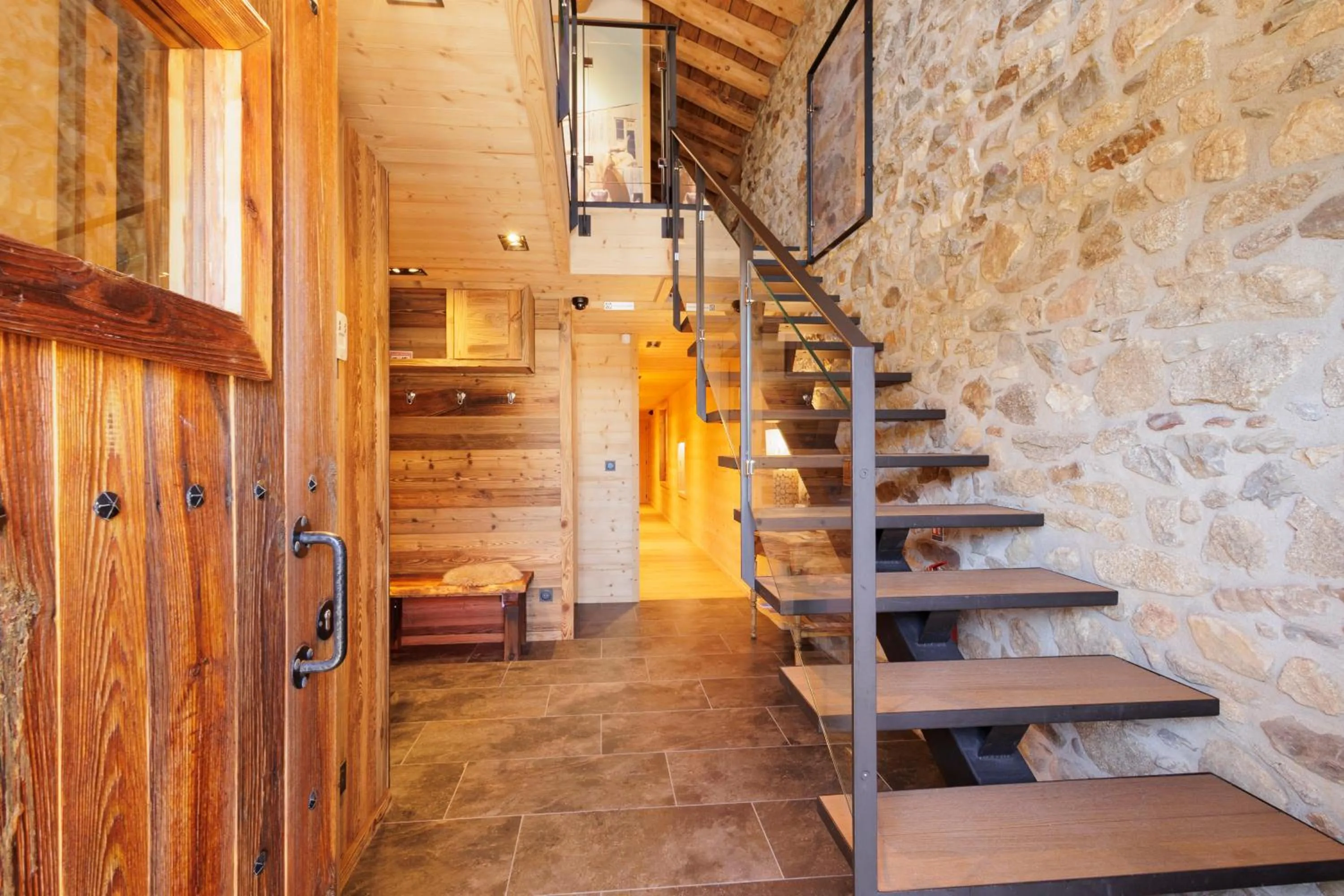 Facade/entrance in Le Refuge Cal Chalon , chalet de luxe au cœur du village
