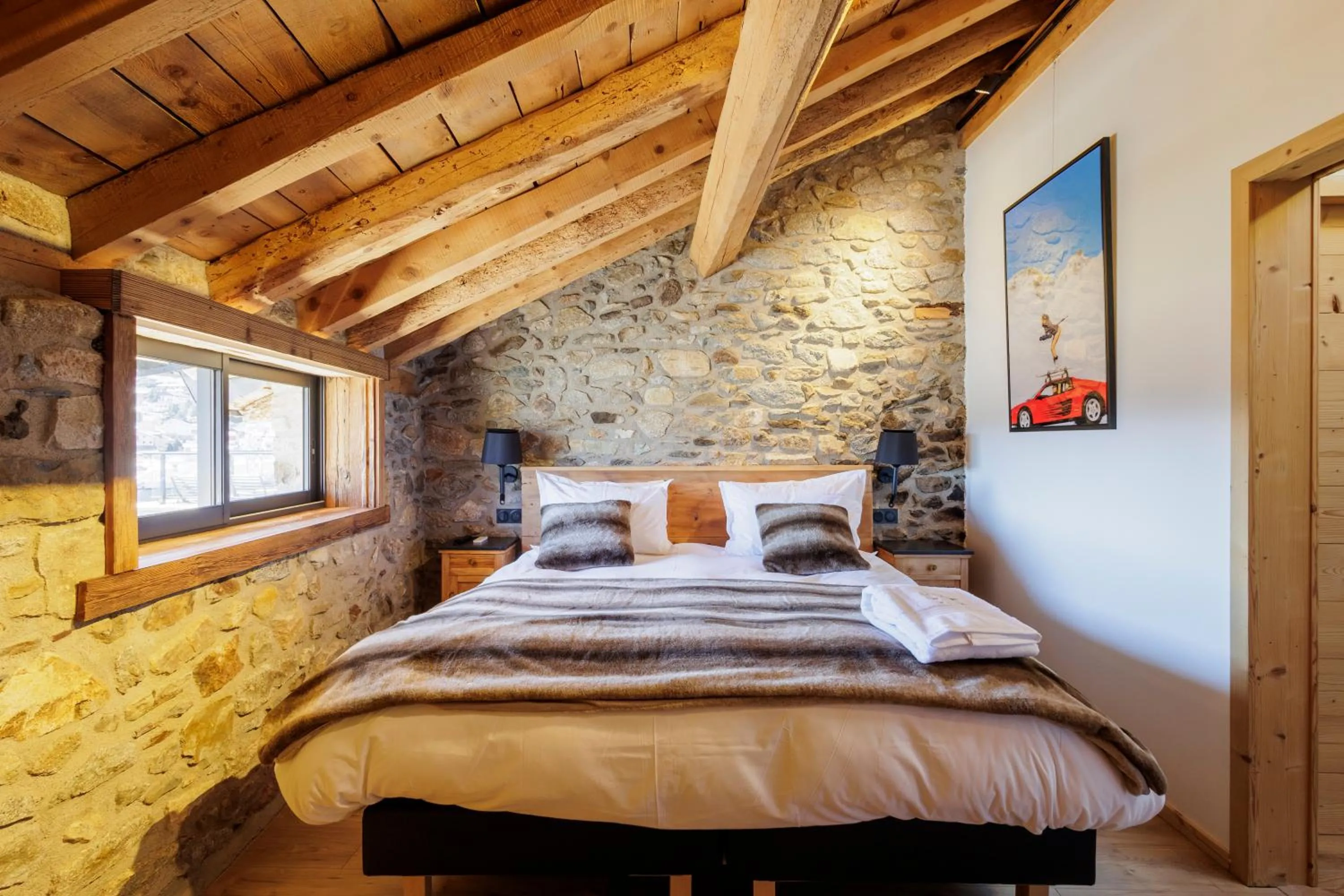 Photo of the whole room, Bed in Le Refuge Cal Chalon , chalet de luxe au cœur du village