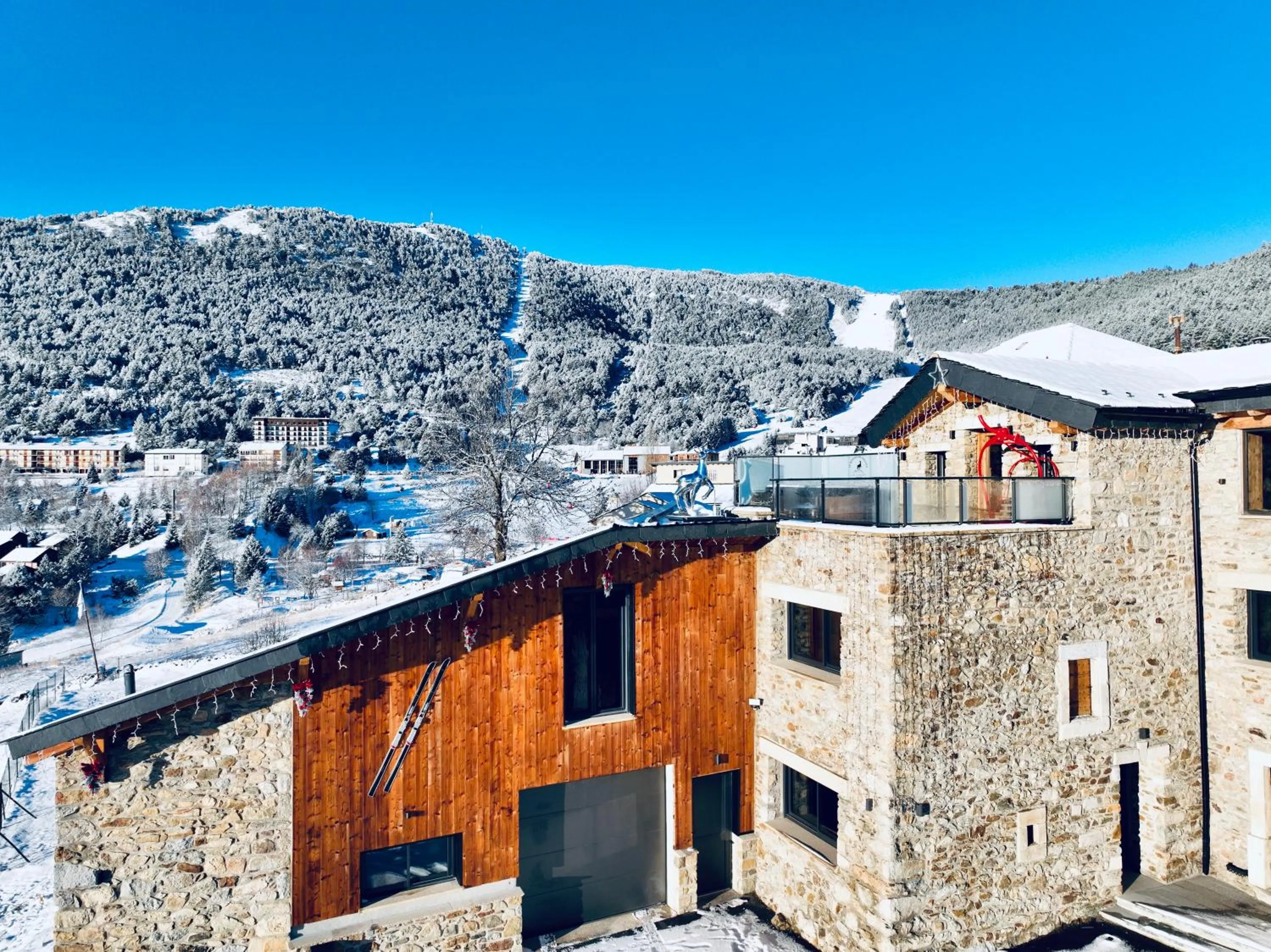Property building in Le Refuge Cal Chalon , chalet de luxe au cœur du village