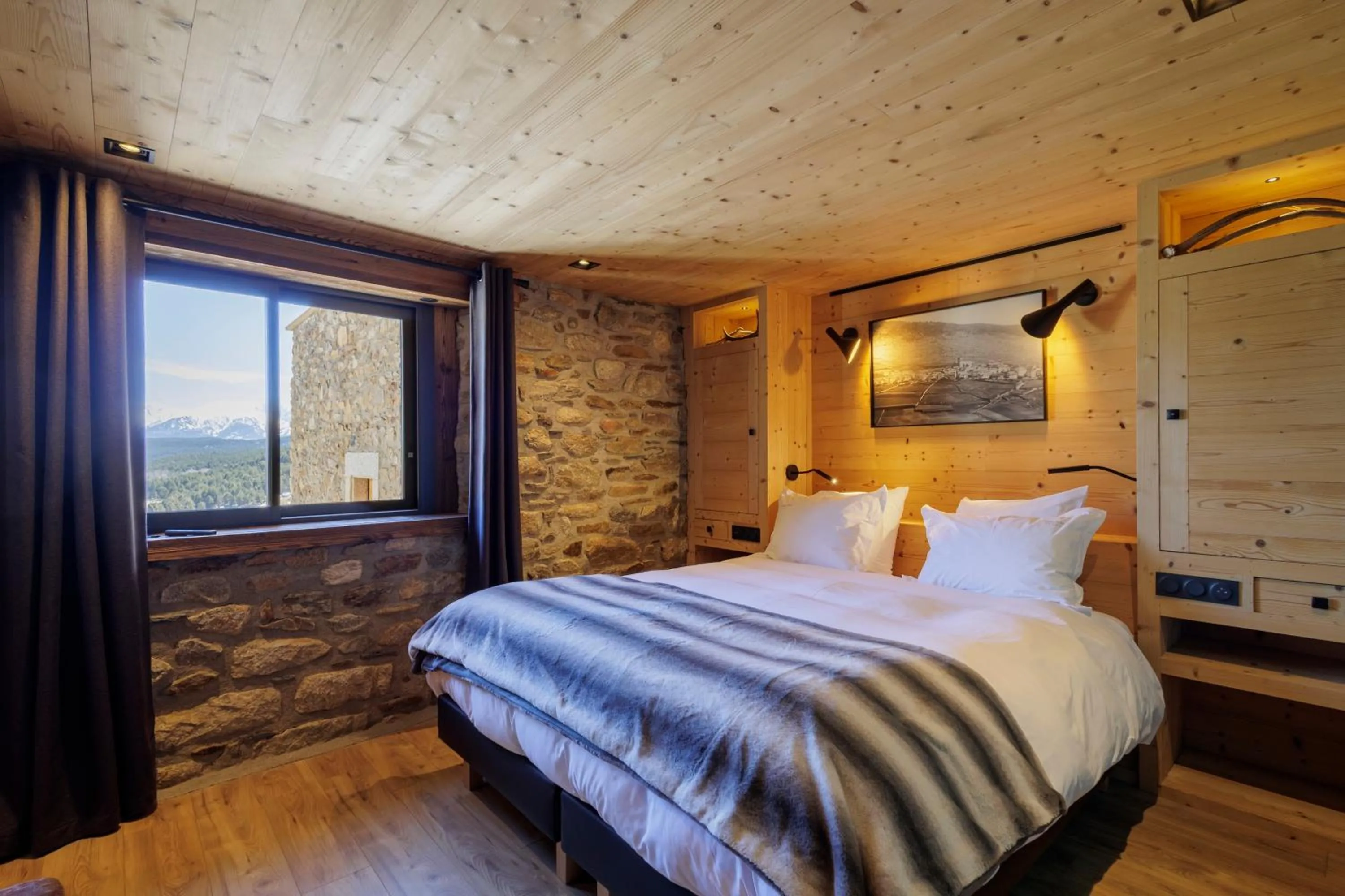Bedroom, Bed in Le Refuge Cal Chalon , chalet de luxe au cœur du village