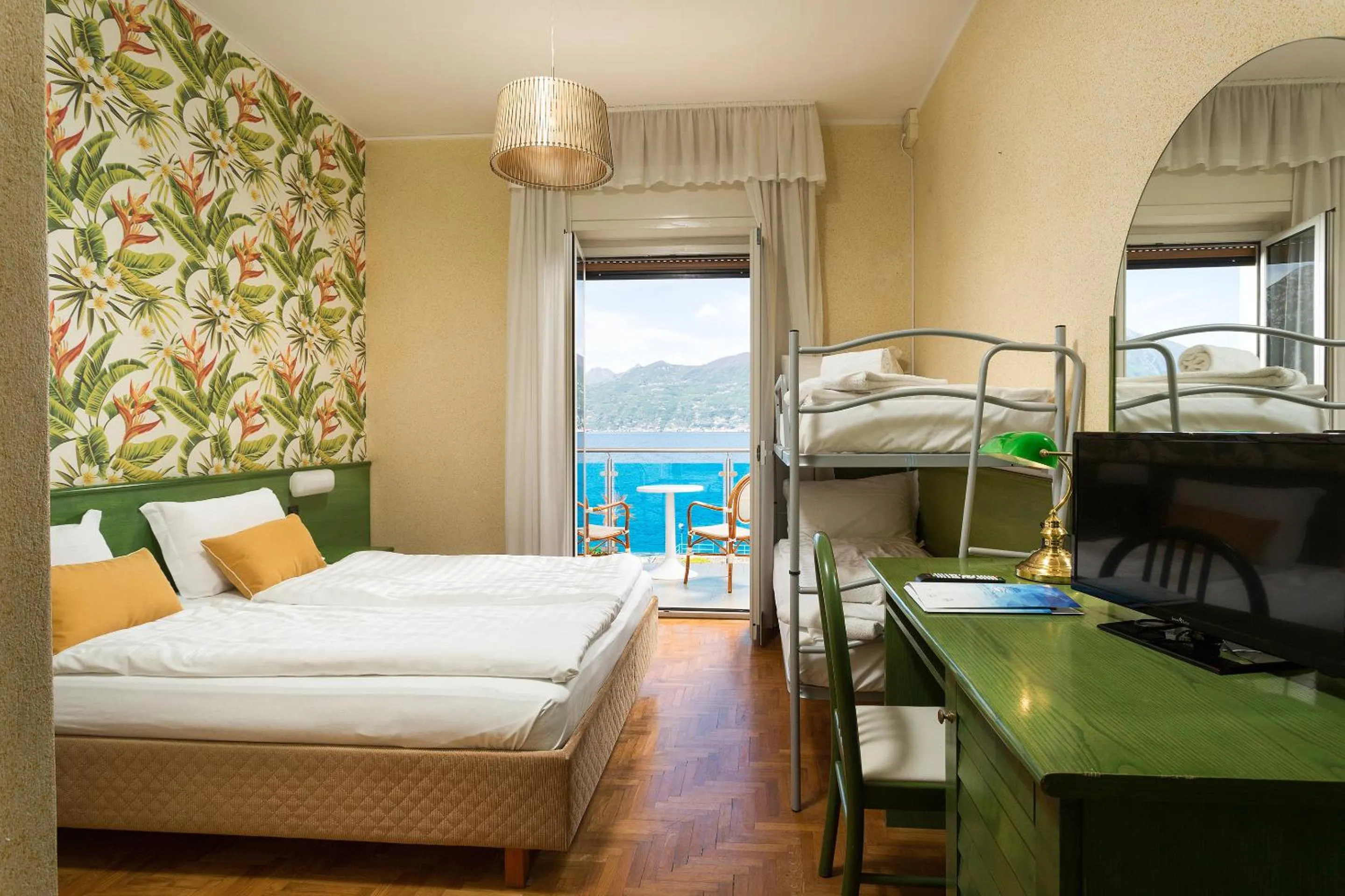 Photo of the whole room, Bed in Hotel Caribe - Garda Lake Collection