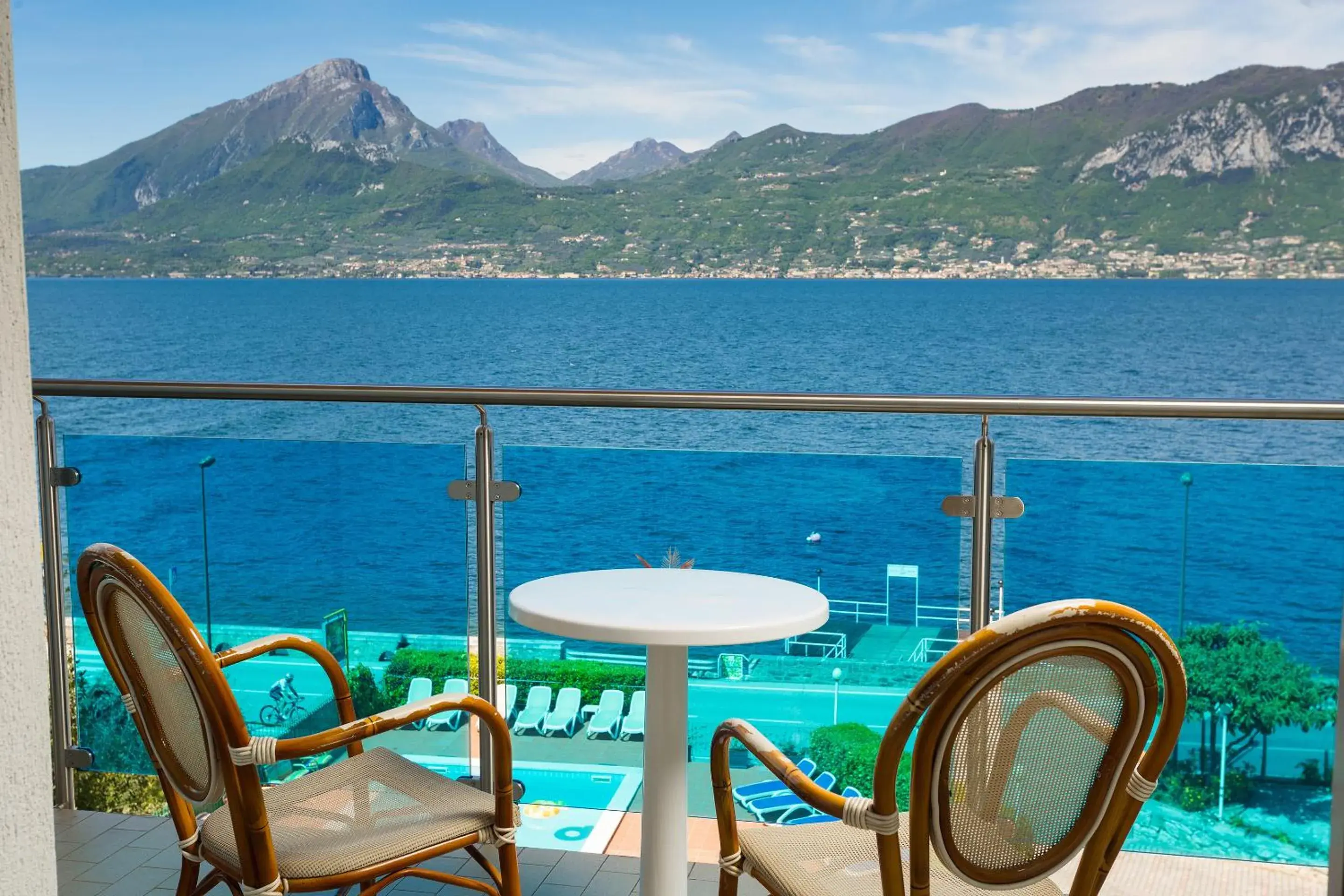 Balcony/Terrace, Mountain View in Hotel Caribe - Garda Lake Collection