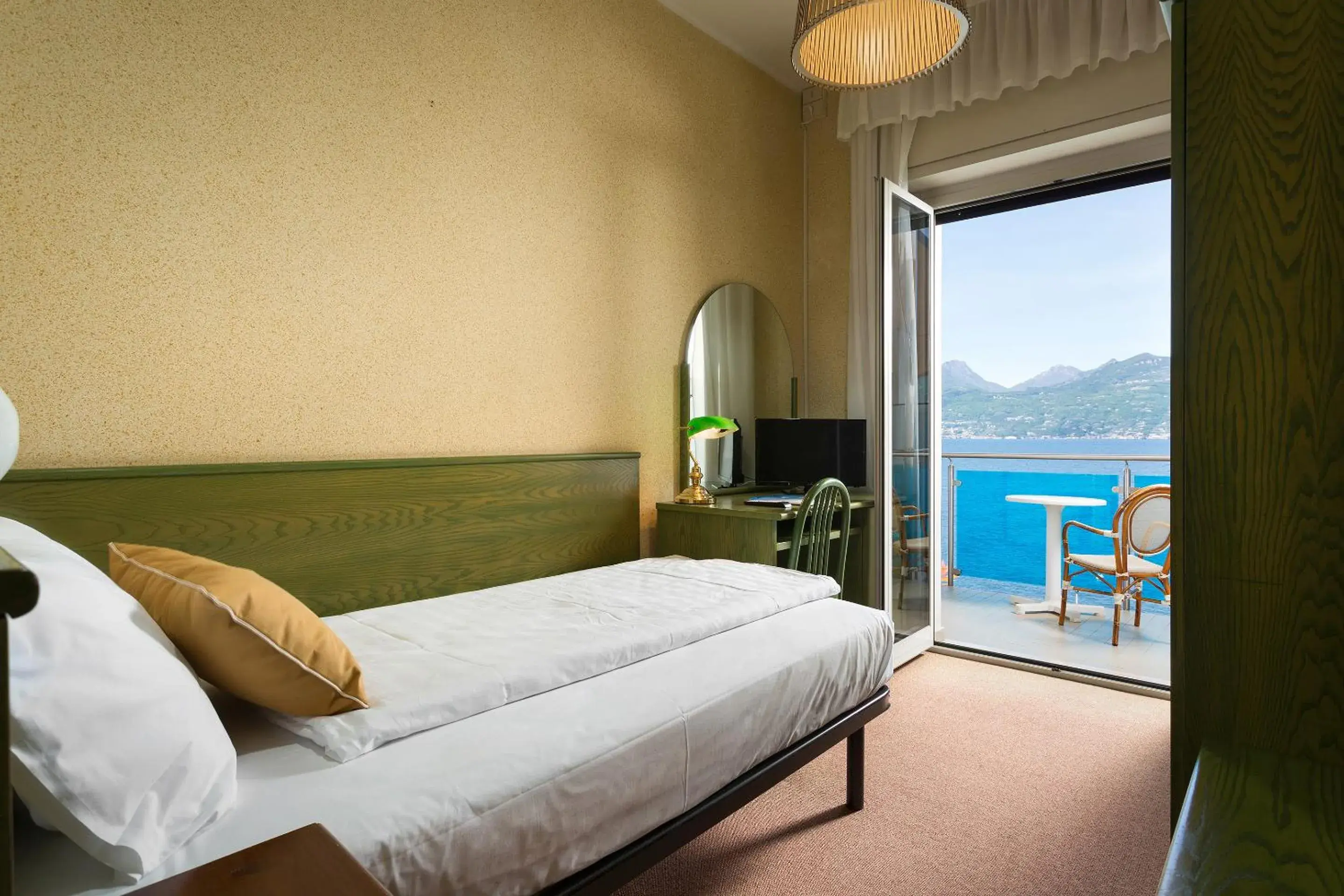 Photo of the whole room, Bed in Hotel Caribe - Garda Lake Collection