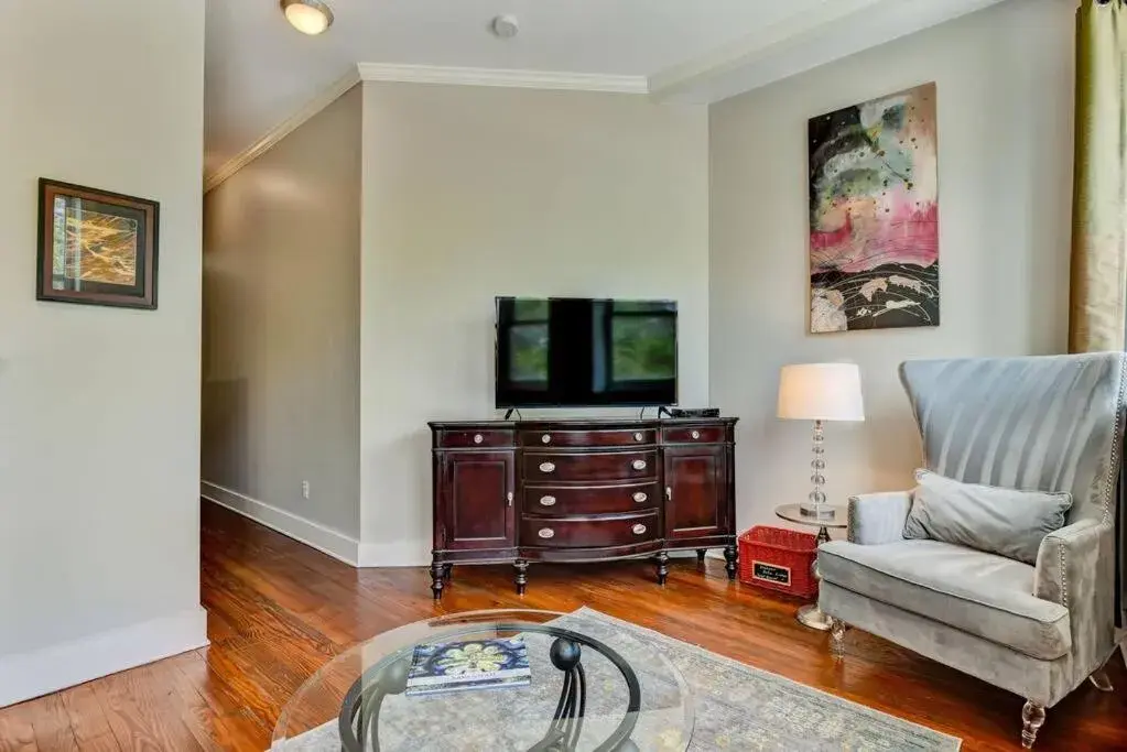 Loft steps from City Hall and River Streets Loft steps from City Hall and River Streets