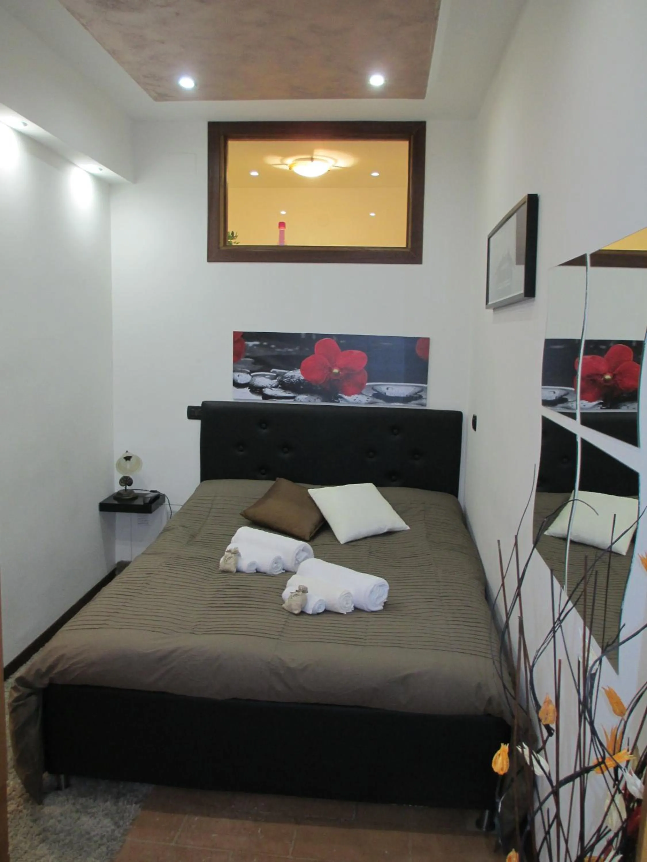 Bedroom, Bed in Appartamento Tulipano Rosa