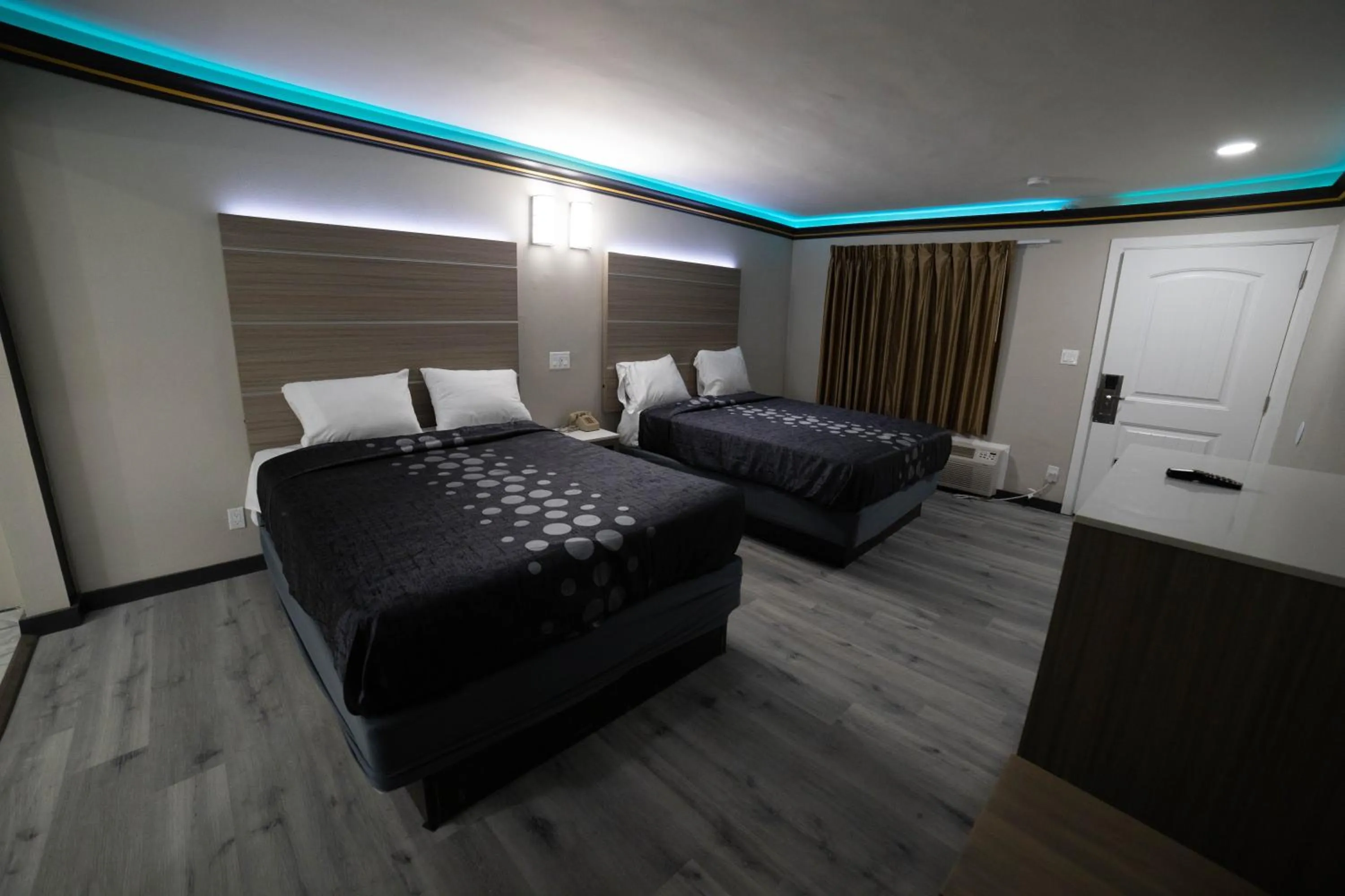 Photo of the whole room in Artesia Motor Inn