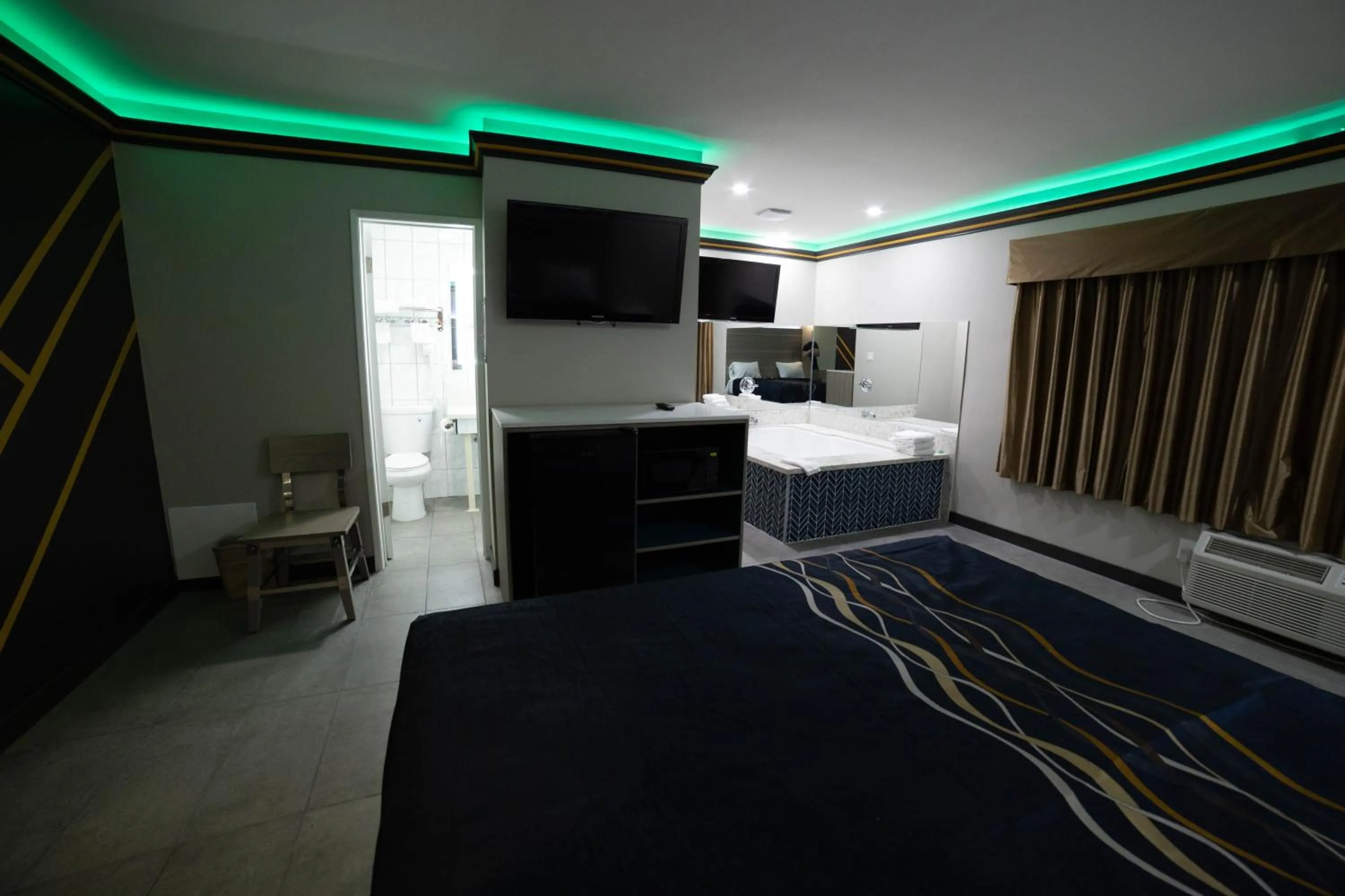 Photo of the whole room, Bed in Artesia Motor Inn